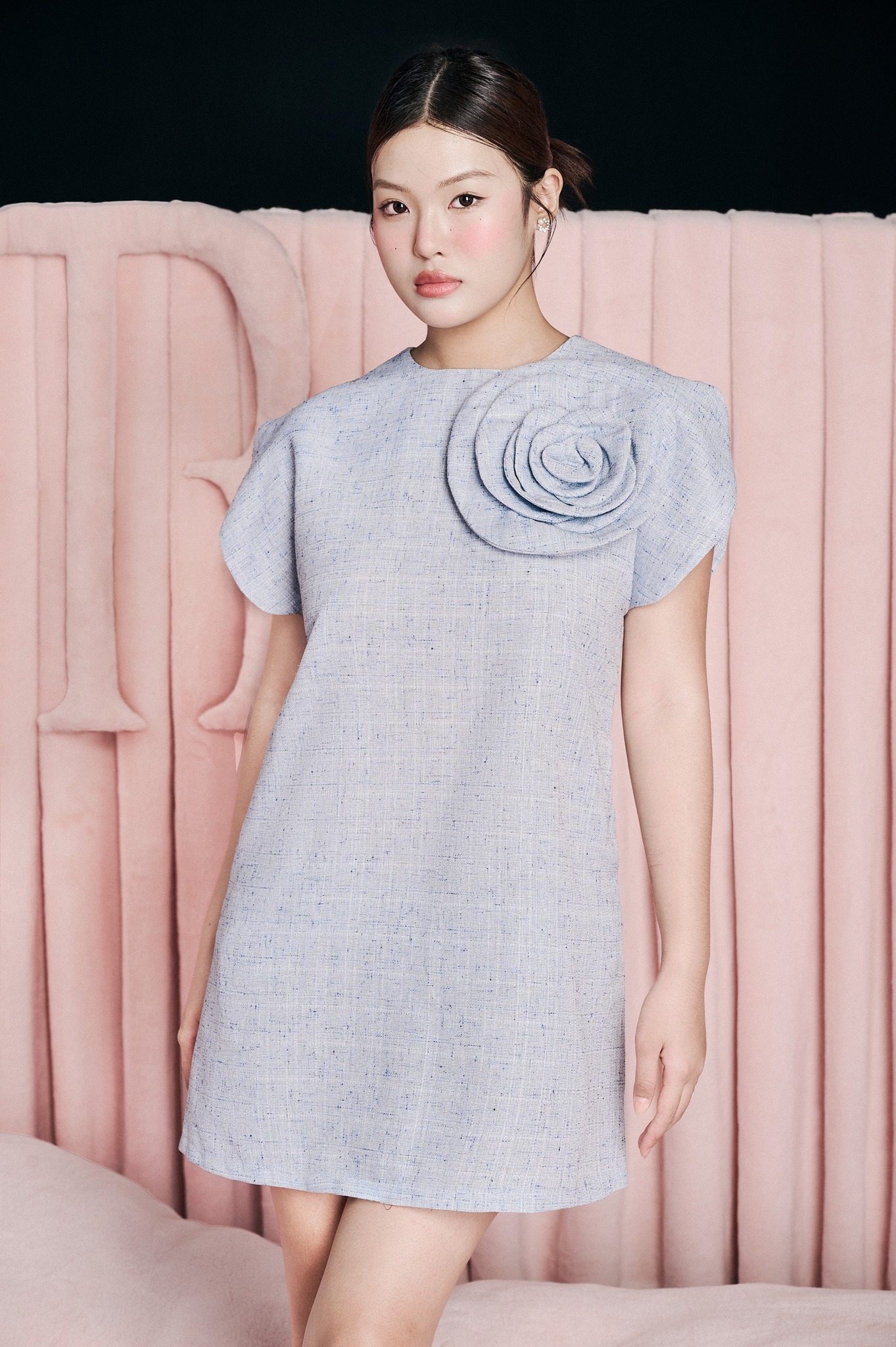 Korrektoros ruhák magabiztos és gyönyörű irodai hölgyeknek - 2. kép. Váy che khuyết điểm cho nàng công sở tự tin xinh đẹp- Ảnh 2.