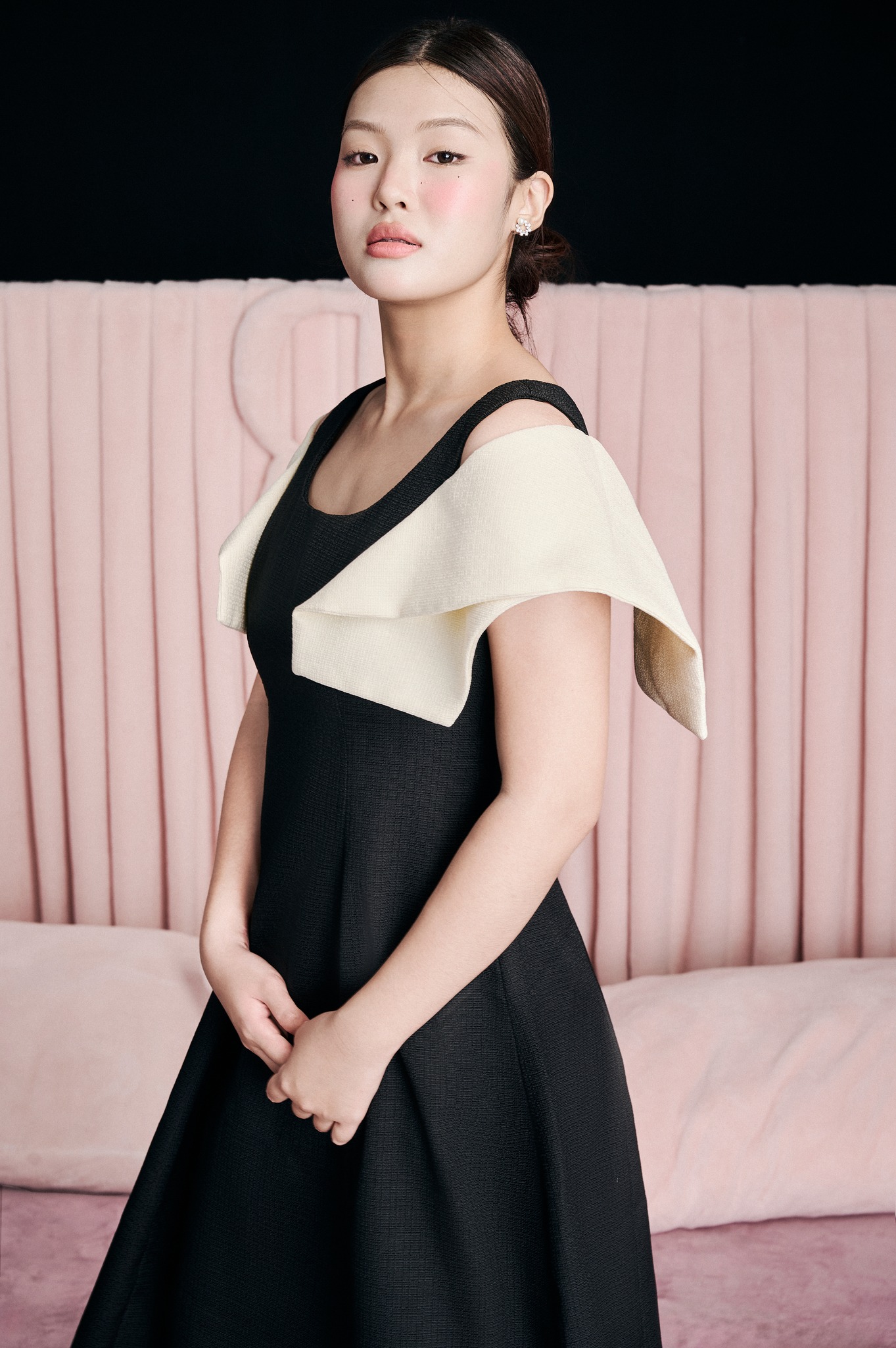 Korrektoros ruhák magabiztos és gyönyörű irodai hölgyeknek - 6. kép. Váy che khuyết điểm cho nàng công sở tự tin xinh đẹp- Ảnh 6.