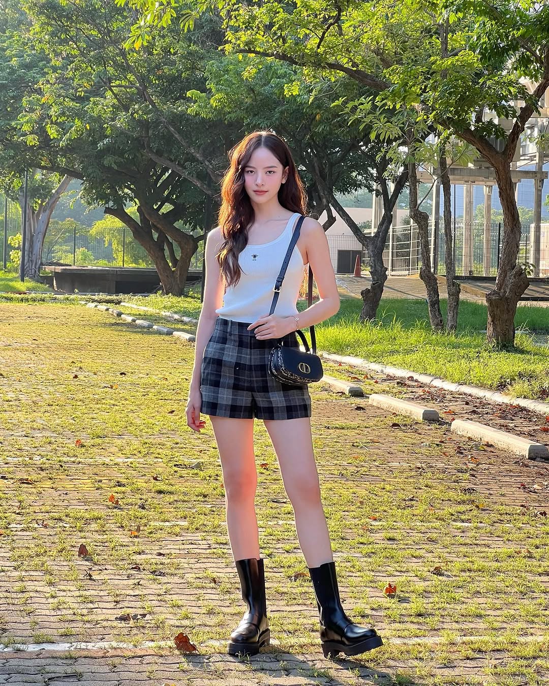 4 'popular' color combinations for days when you don't know what to wear - Photo 2. 4 công thức phối màu ‘vạn người mê’ cho những ngày không biết mặc gì- Ảnh 2.