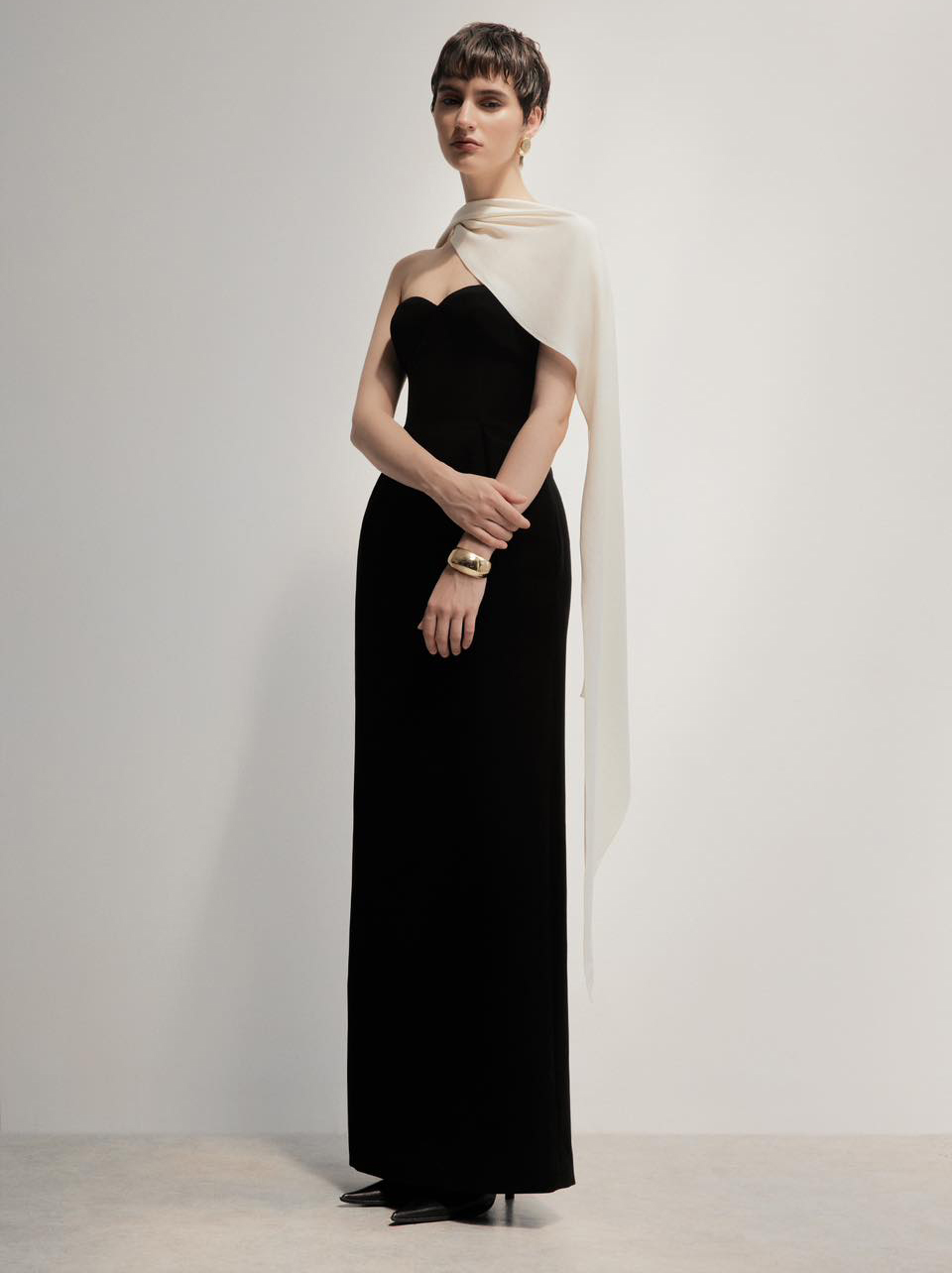 Ngời khí chất, thể hiện phong thái chuyên nghiệp với thời trang tối giản- Ảnh 13. Ngời khí chất, thể hiện phong thái chuyên nghiệp với thời trang tối giản- Ảnh 13.