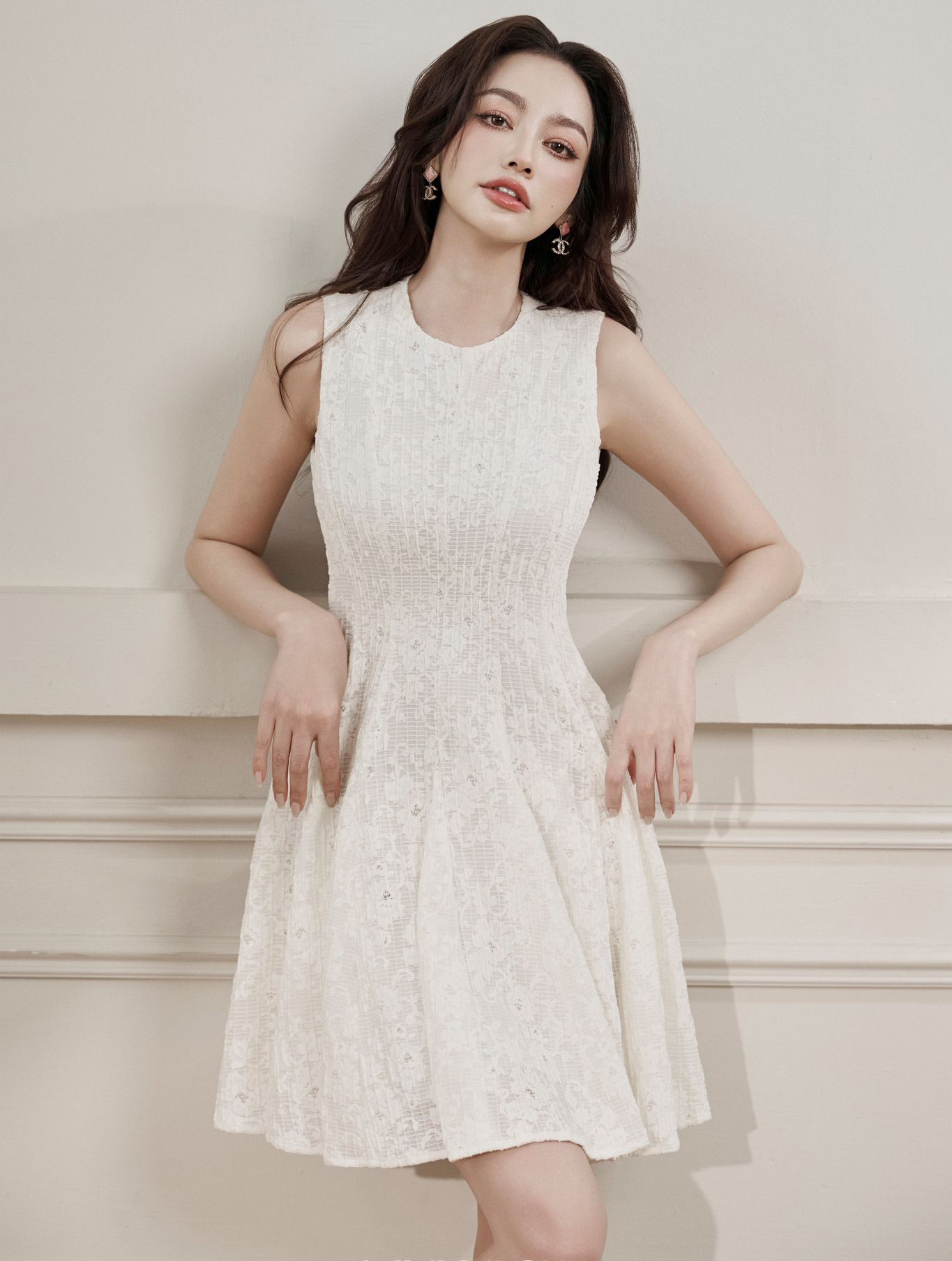 Ngời khí chất, thể hiện phong thái chuyên nghiệp với thời trang tối giản- Ảnh 7. Ngời khí chất, thể hiện phong thái chuyên nghiệp với thời trang tối giản- Ảnh 7.