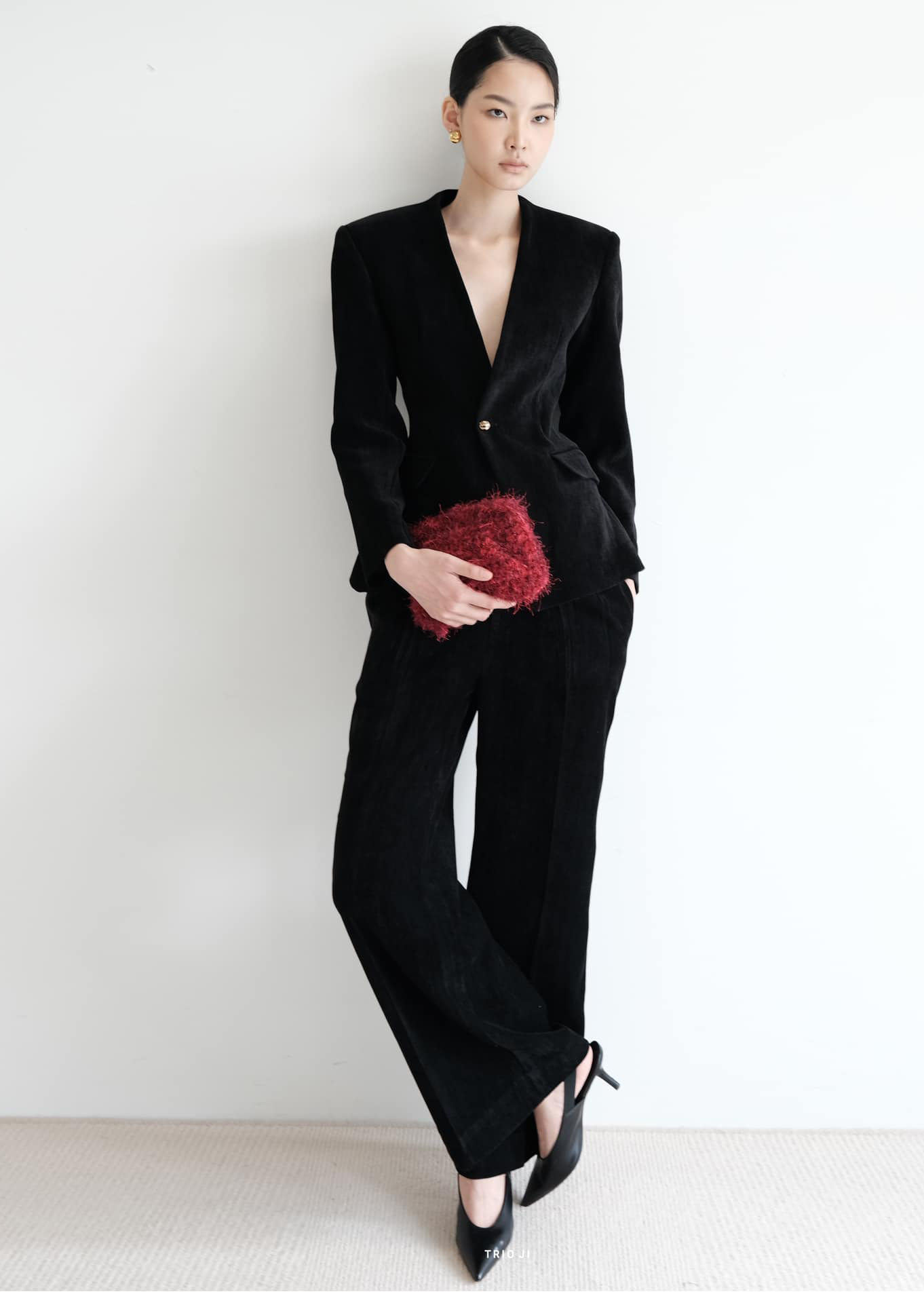 Ngời khí chất, thể hiện phong thái chuyên nghiệp với thời trang tối giản- Ảnh 2. Ngời khí chất, thể hiện phong thái chuyên nghiệp với thời trang tối giản- Ảnh 2.