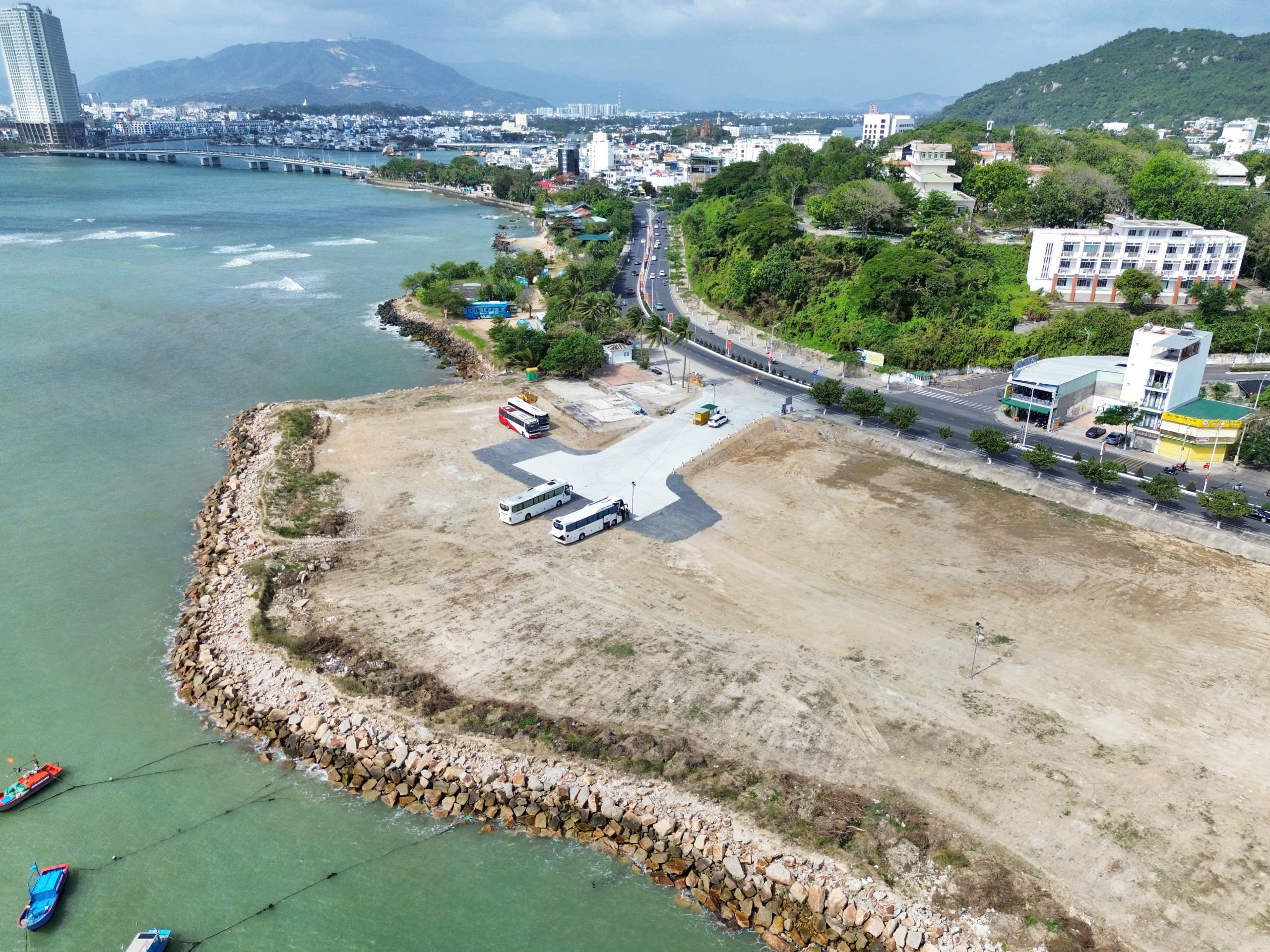 Ùn tắc giao thông tại Nha Trang 'gây khó' cho du lịch- Ảnh 10.