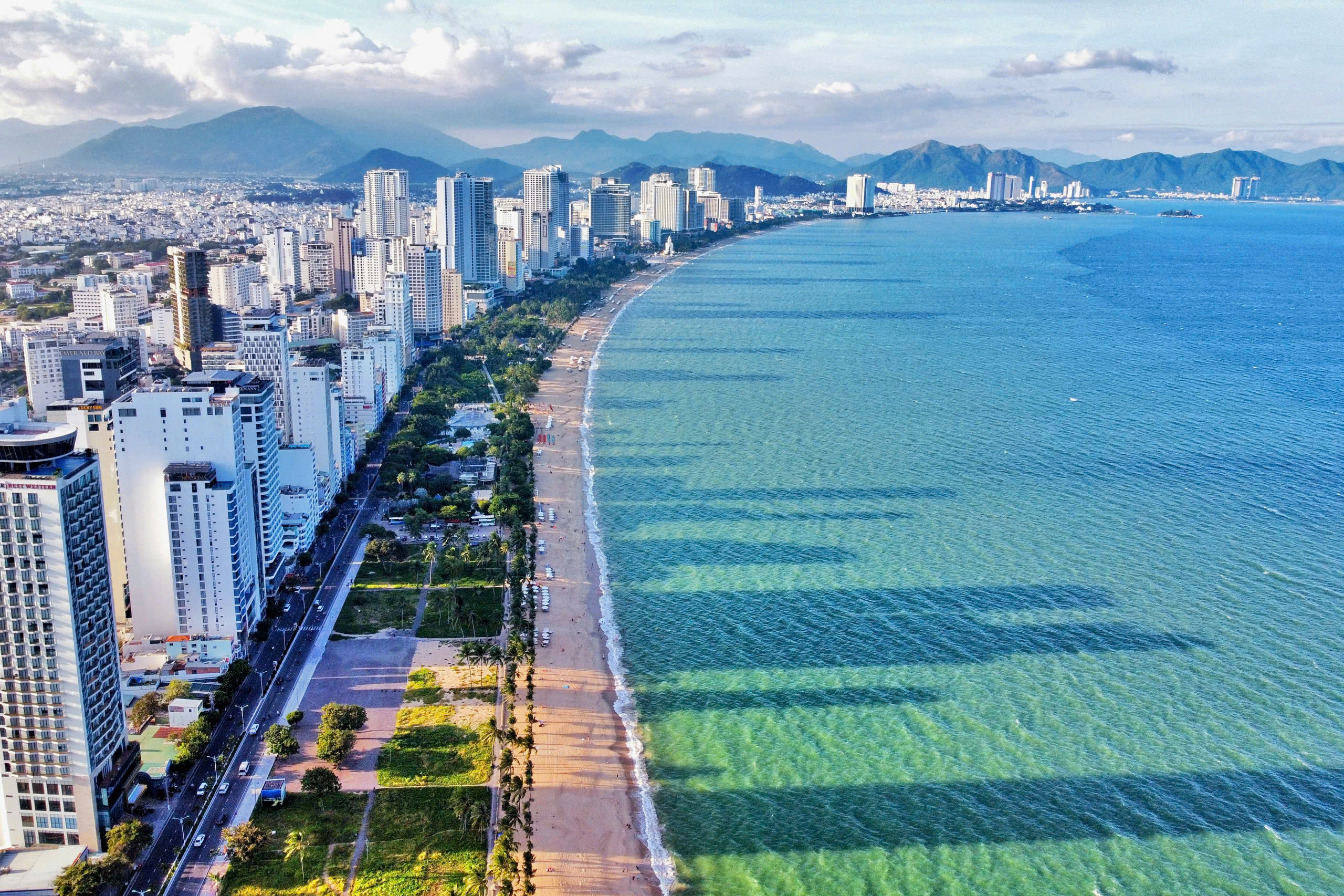 Ùn tắc giao thông tại Nha Trang 'gây khó' cho du lịch- Ảnh 1.