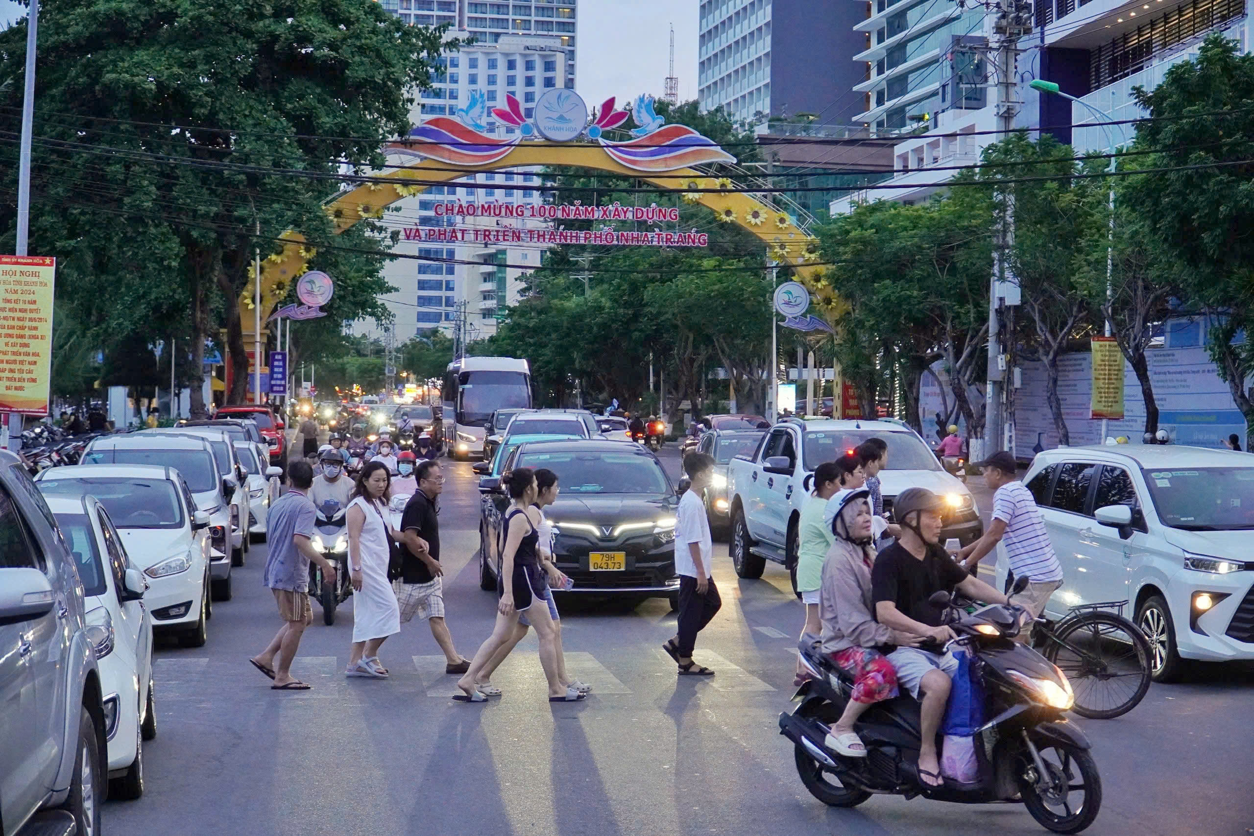 Ùn tắc giao thông tại Nha Trang 'gây khó' cho du lịch- Ảnh 8.