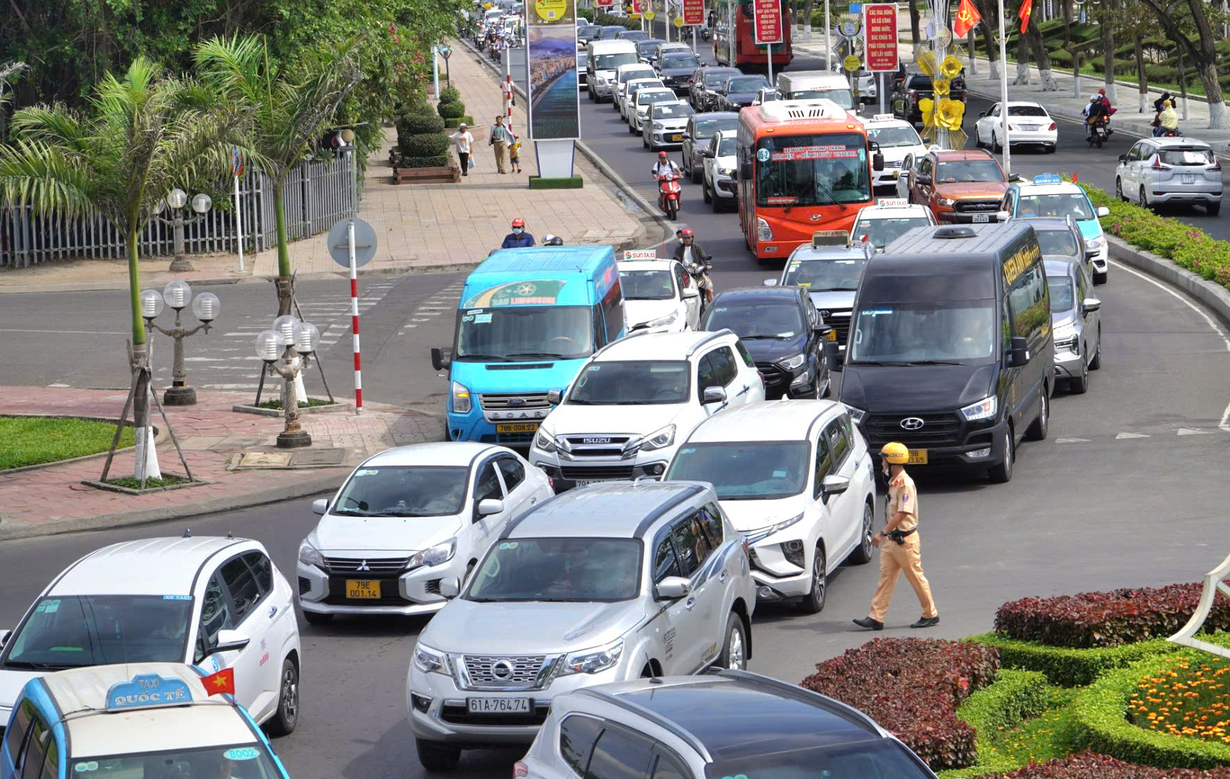 Ùn tắc giao thông tại Nha Trang 'gây khó' cho du lịch- Ảnh 4.