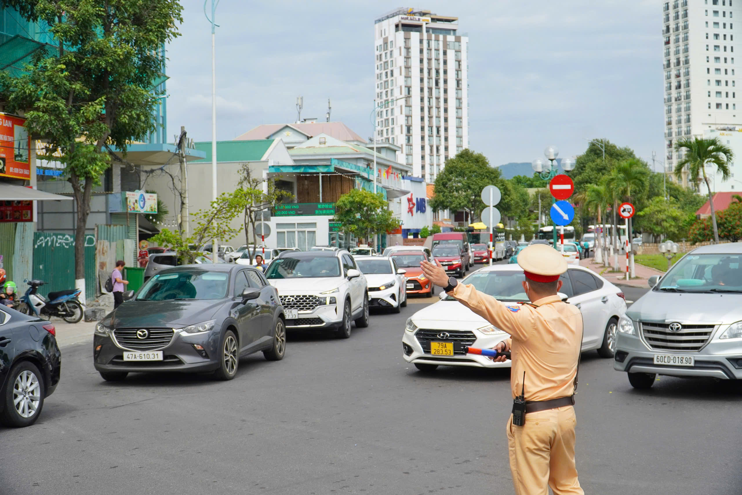 Ùn tắc giao thông tại Nha Trang 'gây khó' cho du lịch- Ảnh 7.