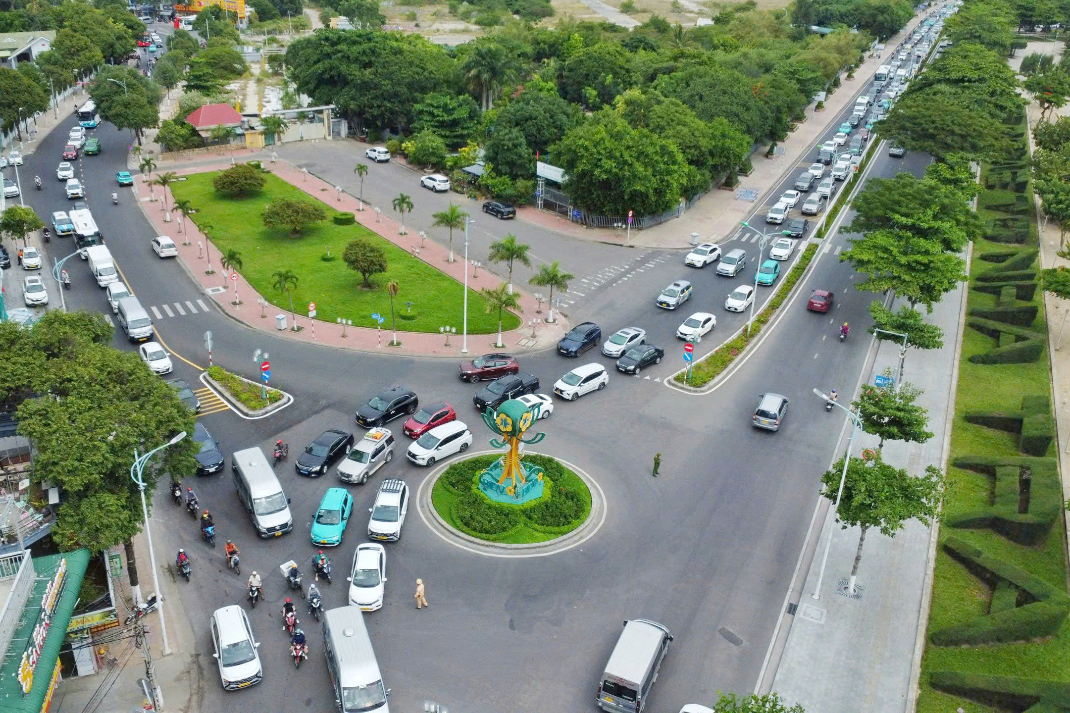 Ùn tắc giao thông tại Nha Trang 'gây khó' cho du lịch- Ảnh 3.