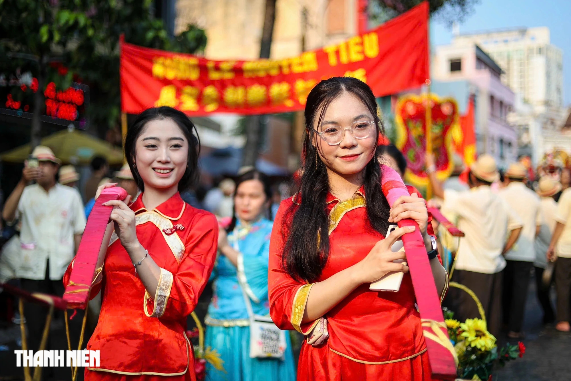 Hàng ngàn người tập trung ở Chợ Lớn xem lễ diễu hành Tết Nguyên tiêu- Ảnh 2.