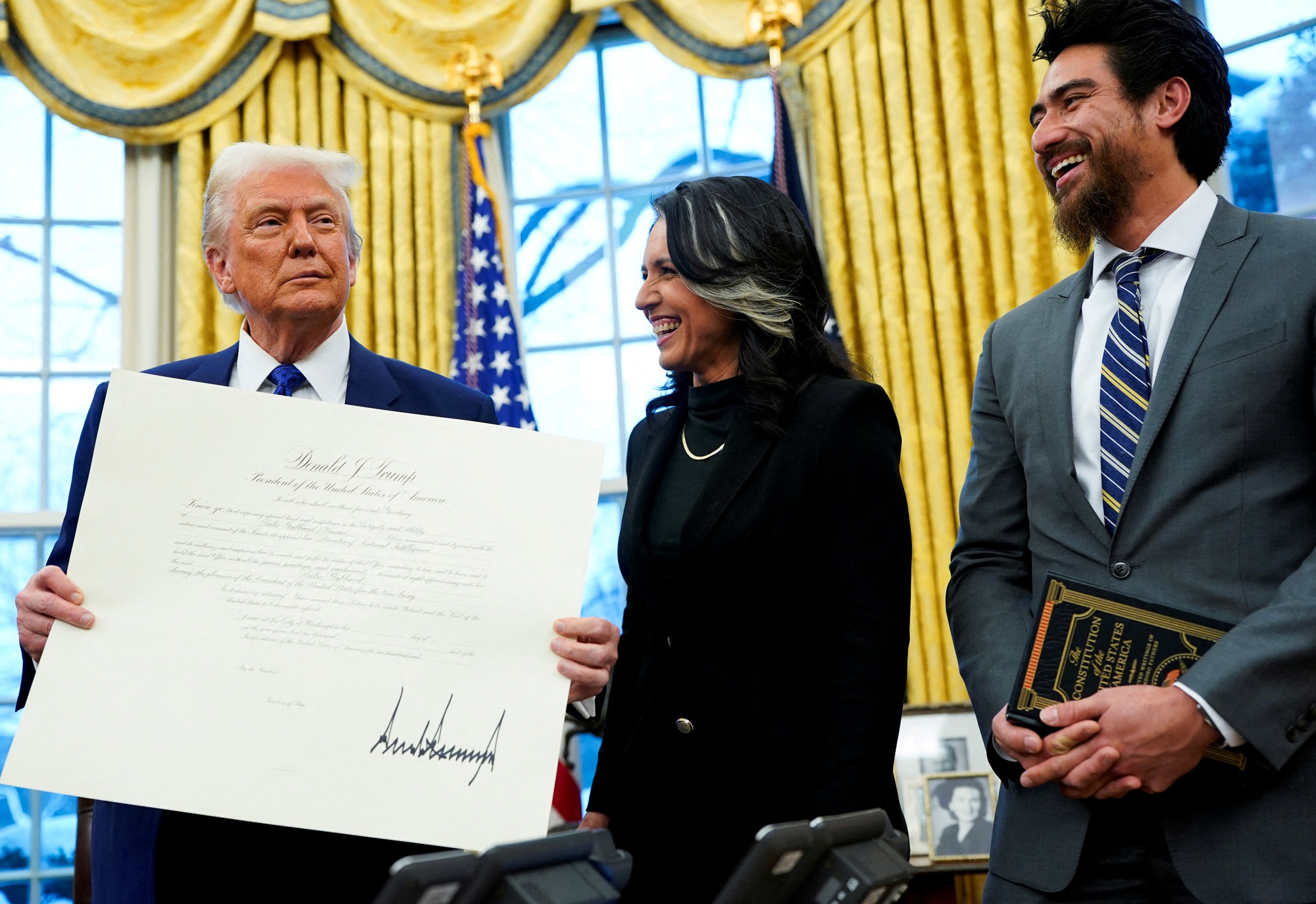 Đề cử Giám đốc Tình báo quốc gia Mỹ được thông qua, thêm chiến thắng cho  ông Trump
