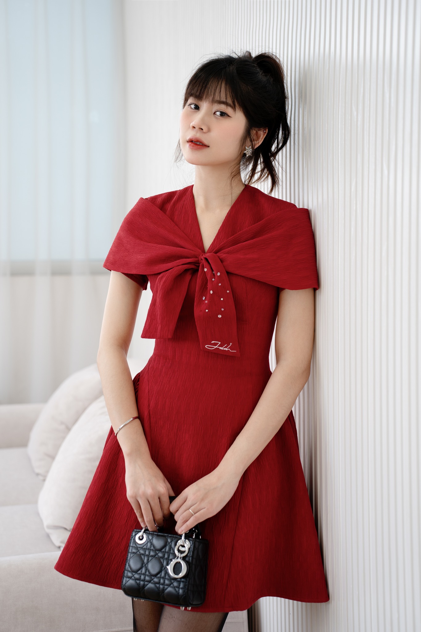 Valentine's Day, what to wear to score points in the eyes of your lover? - Photo 1. Ngày Valentine, diện gì để ghi điểm trong mắt người thương?- Ảnh 1.