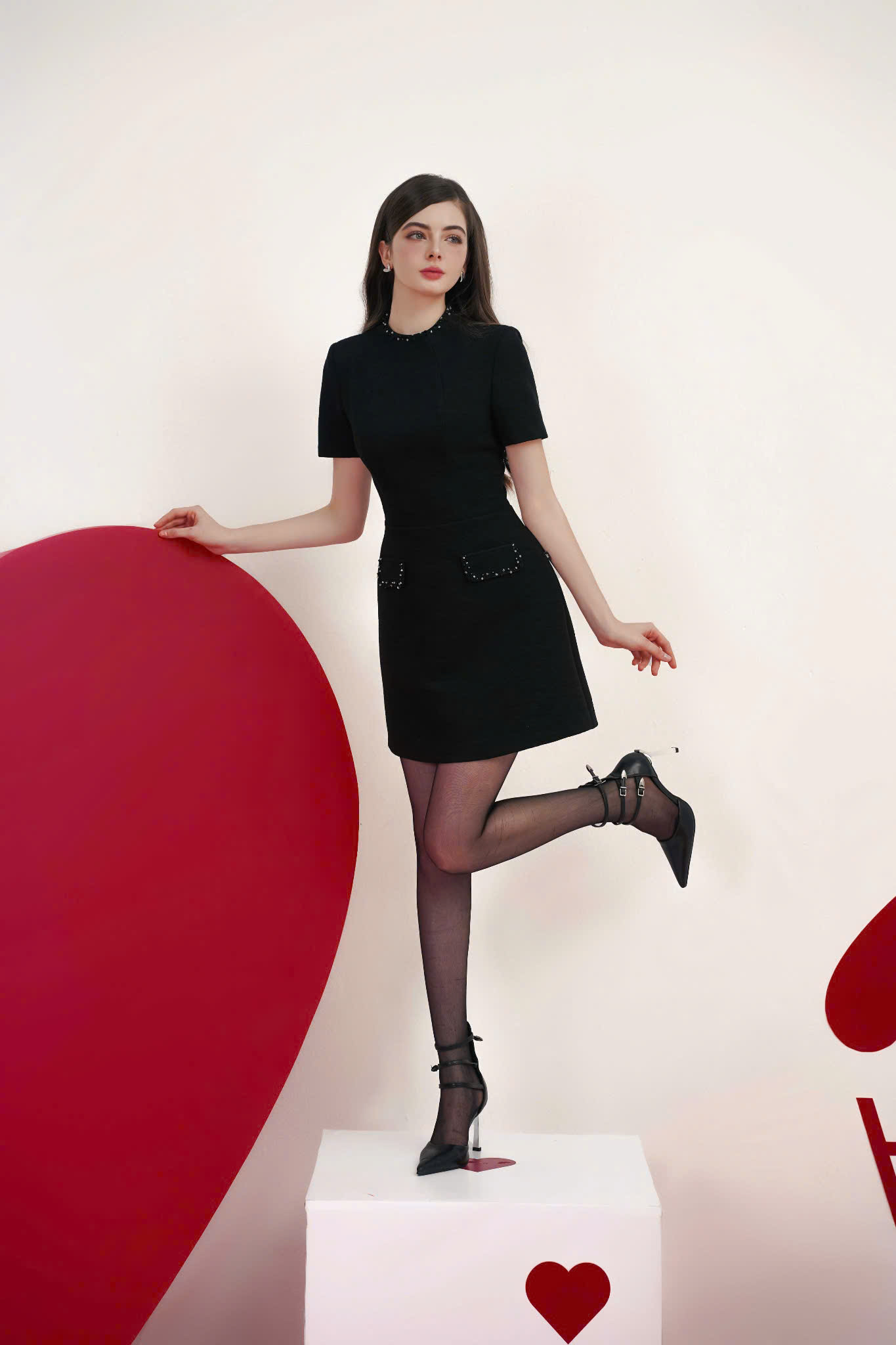 Valentine's Day, what to wear to score points in the eyes of your lover? - Photo 3. Ngày Valentine, diện gì để ghi điểm trong mắt người thương?- Ảnh 3.