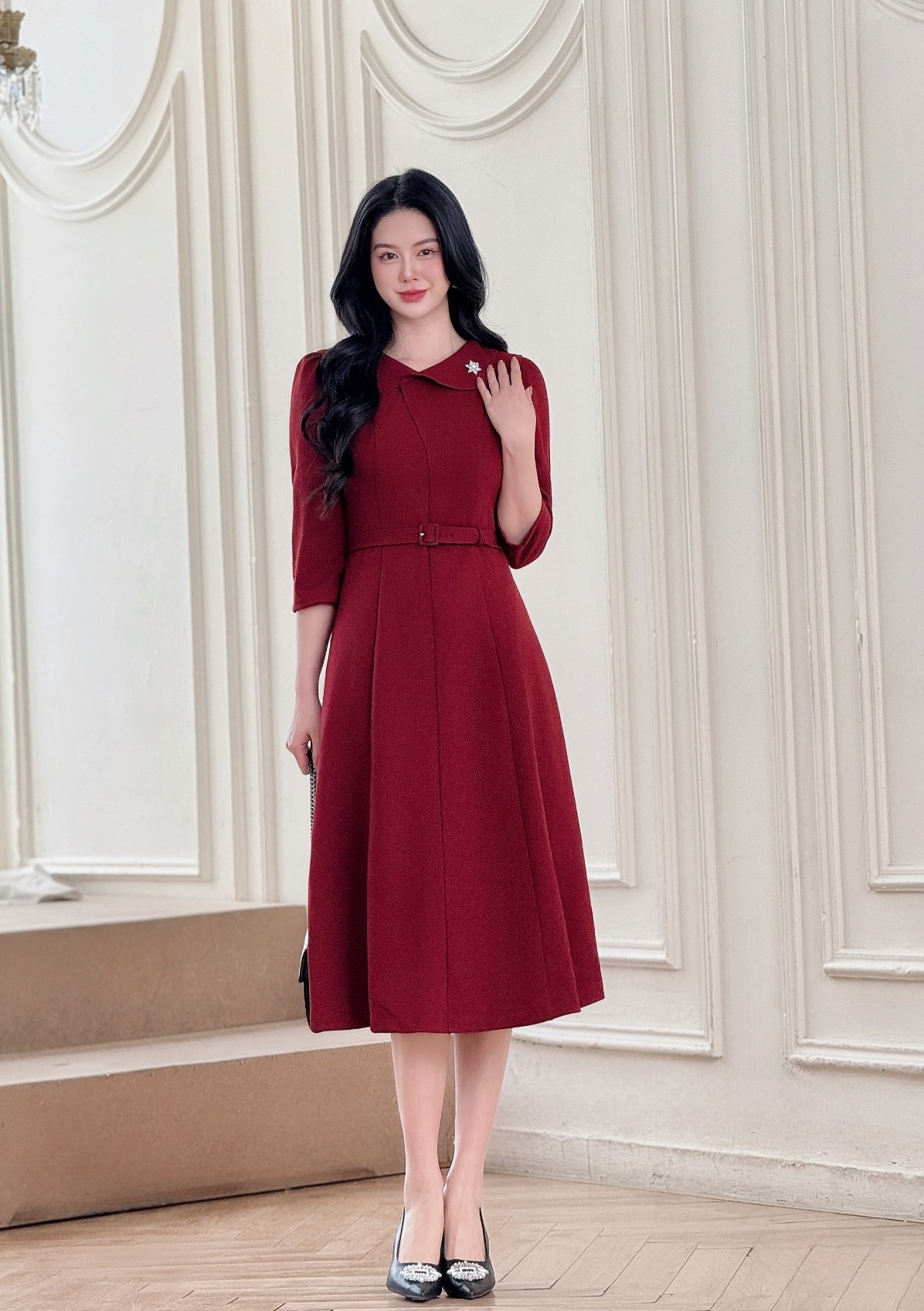 Wanita kantoran dengan gaya elegan dan anggun - Foto 4. Quý cô công sở với phong cách thanh lịch, duyên dáng- Ảnh 4.