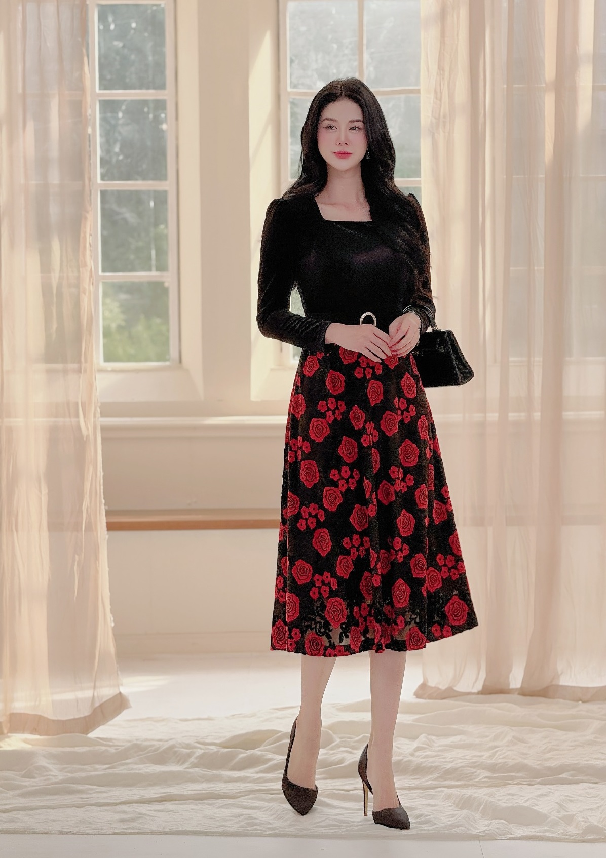 Wanita kantoran dengan gaya elegan dan anggun - Foto 5. Quý cô công sở với phong cách thanh lịch, duyên dáng- Ảnh 5.