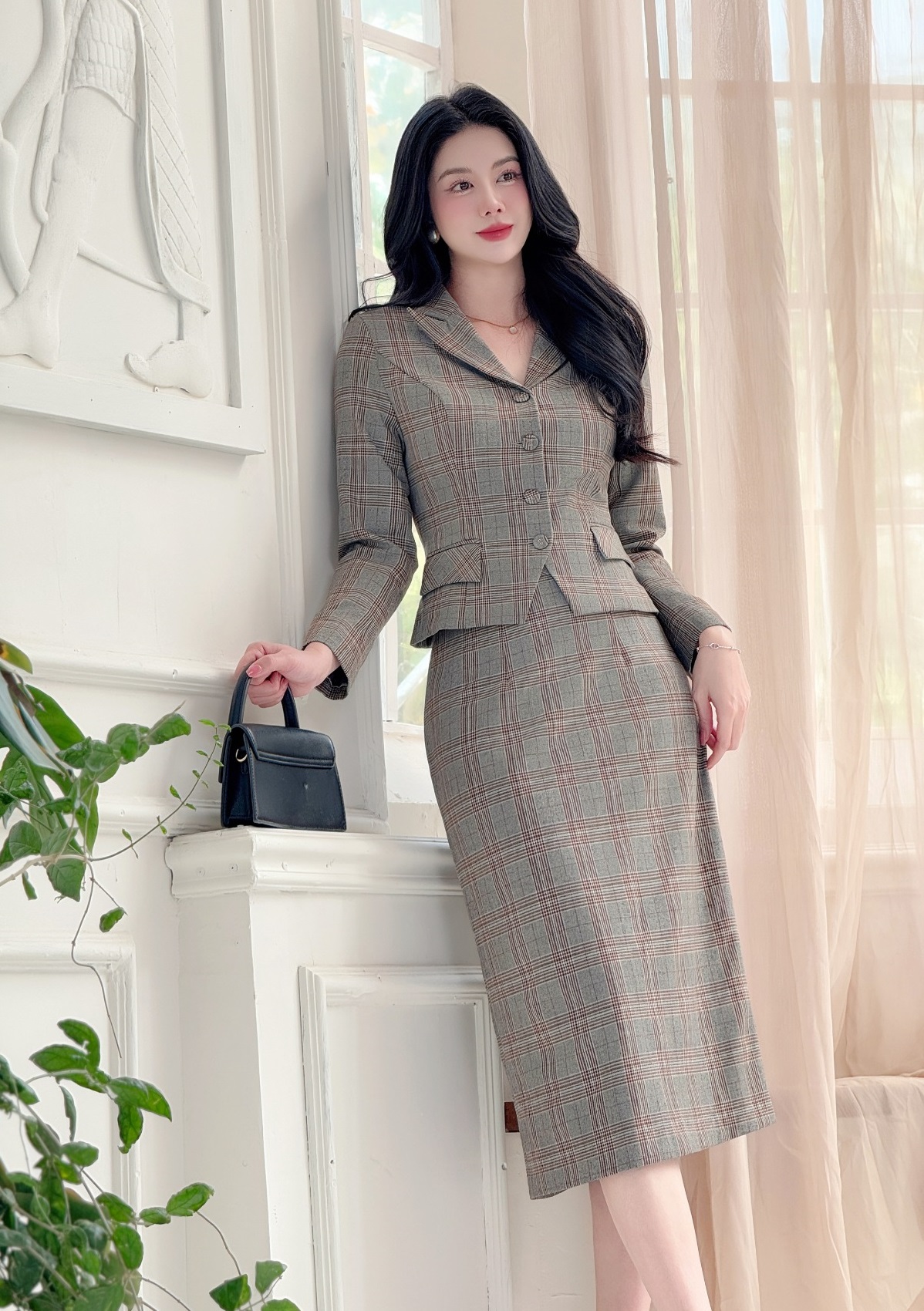 Wanita kantoran dengan gaya elegan dan anggun - Foto 8. Quý cô công sở với phong cách thanh lịch, duyên dáng- Ảnh 8.