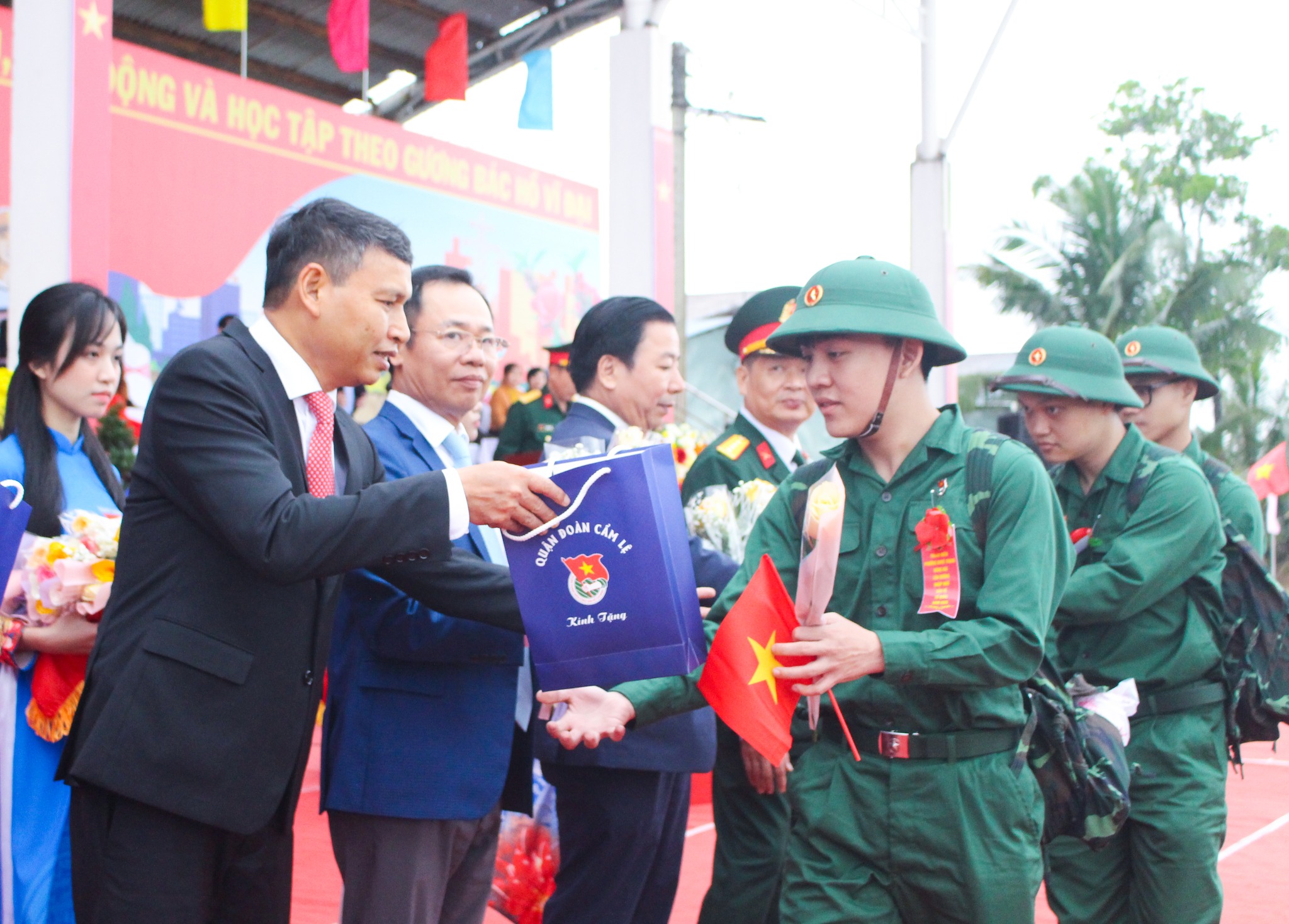 Tân binh Đà Nẵng bước lên cầu vinh quang- Ảnh 5.