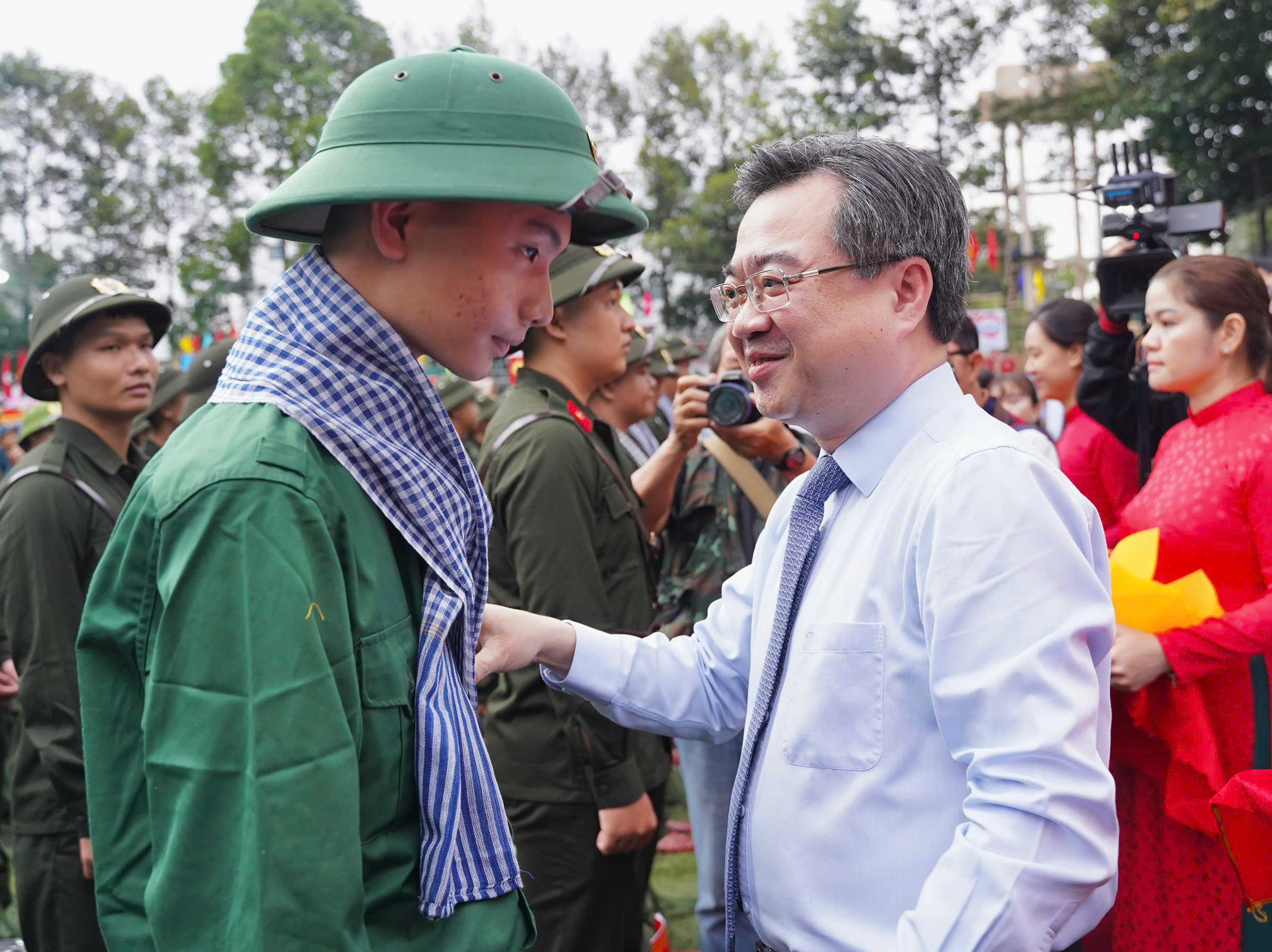 Nghĩa vụ quân sự 2025: Gần 5.000 thanh niên TP.HCM nhập ngũ- Ảnh 4.