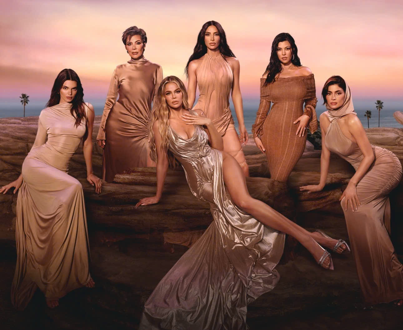 Chị em Kardashian tiết lộ từng có nhiều sao nam tán tỉnh họ cùng lúc