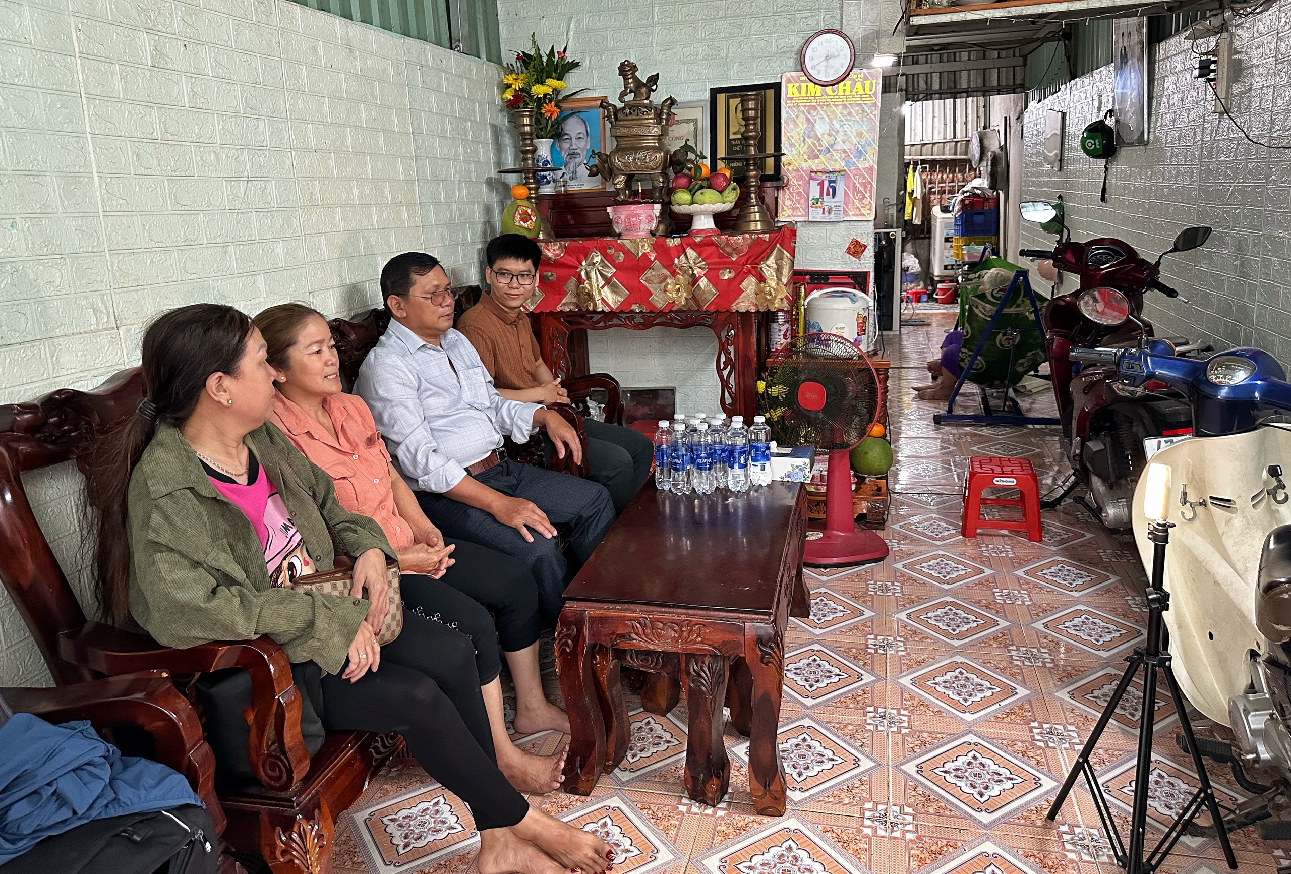 Cuộc đoàn tụ kỳ diệu giữa cô gái Pháp với đại gia đình VN ở Tân Sơn Nhất- Ảnh 2.