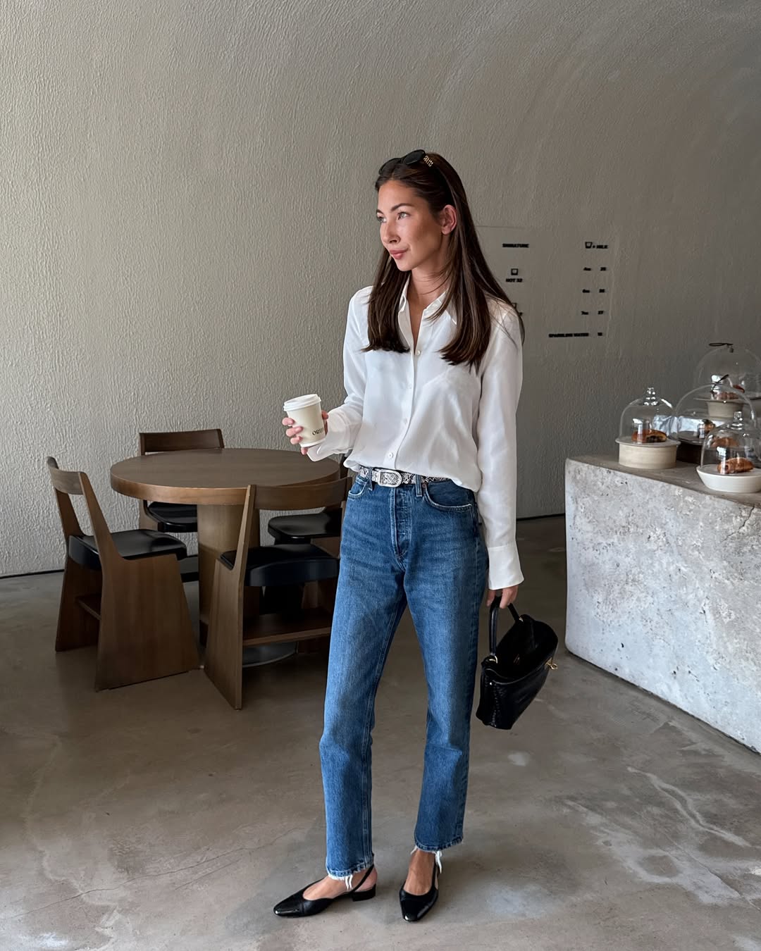 Điểm danh kiểu áo hợp diện cùng quần jeans- Ảnh 8. Điểm danh kiểu áo hợp diện cùng quần jeans- Ảnh 8.