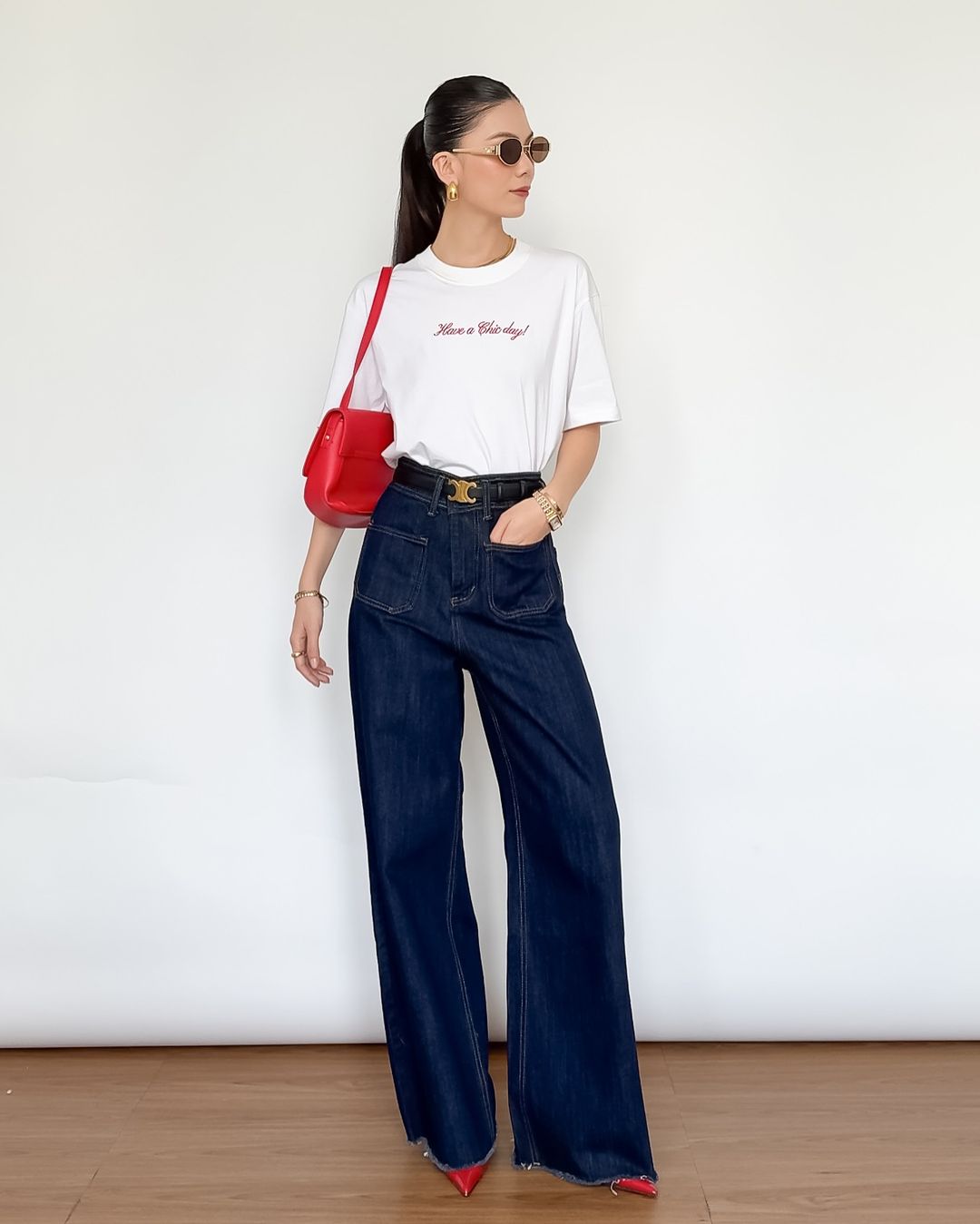 Điểm danh kiểu áo hợp diện cùng quần jeans- Ảnh 6. Điểm danh kiểu áo hợp diện cùng quần jeans- Ảnh 6.
