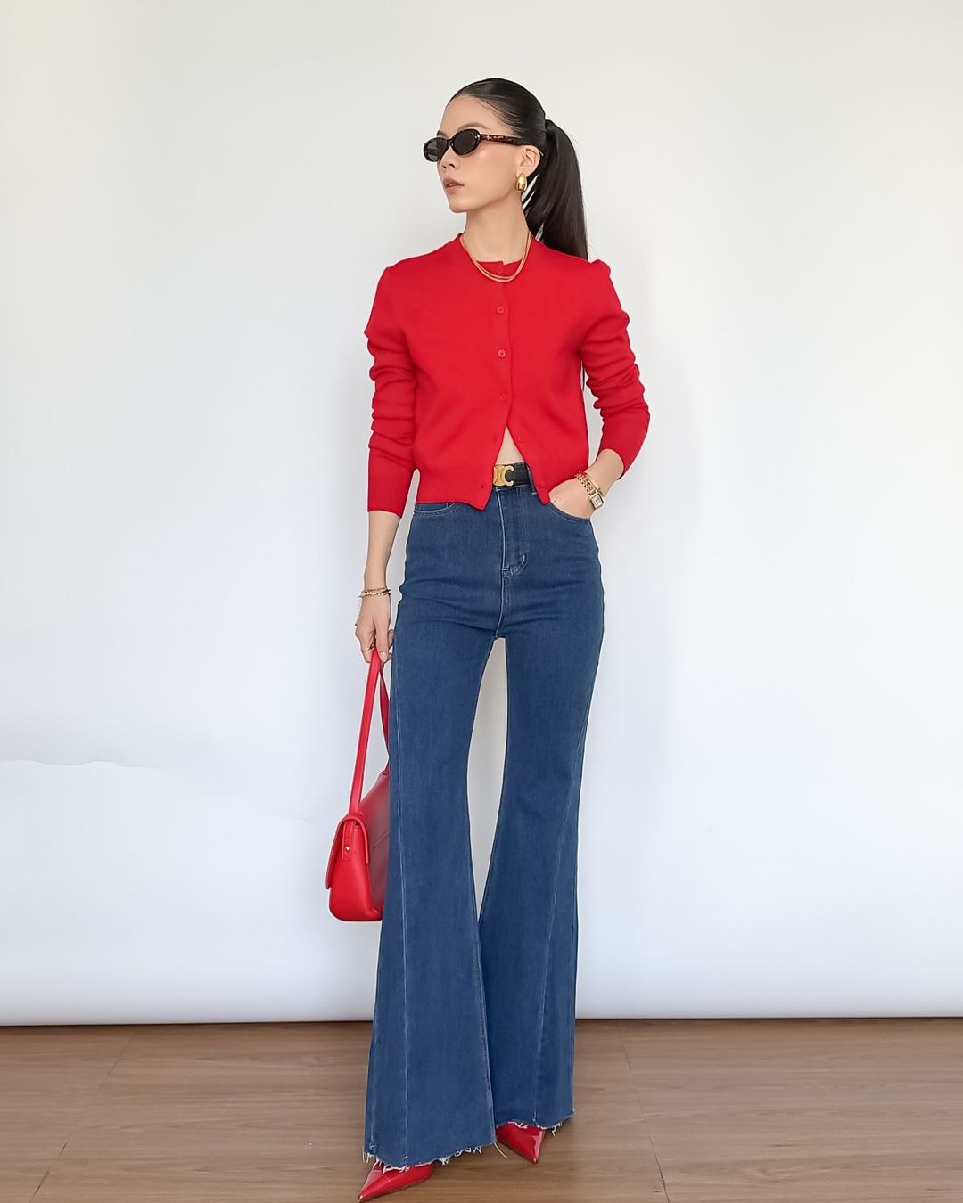 Điểm danh kiểu áo hợp diện cùng quần jeans- Ảnh 7. Điểm danh kiểu áo hợp diện cùng quần jeans- Ảnh 7.