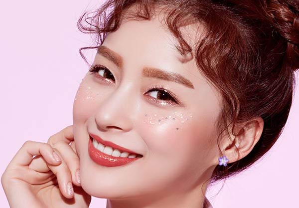 F5 ngay xu hướng makeup chắc chắn 'khuấy đảo' năm 2025- Ảnh 4.