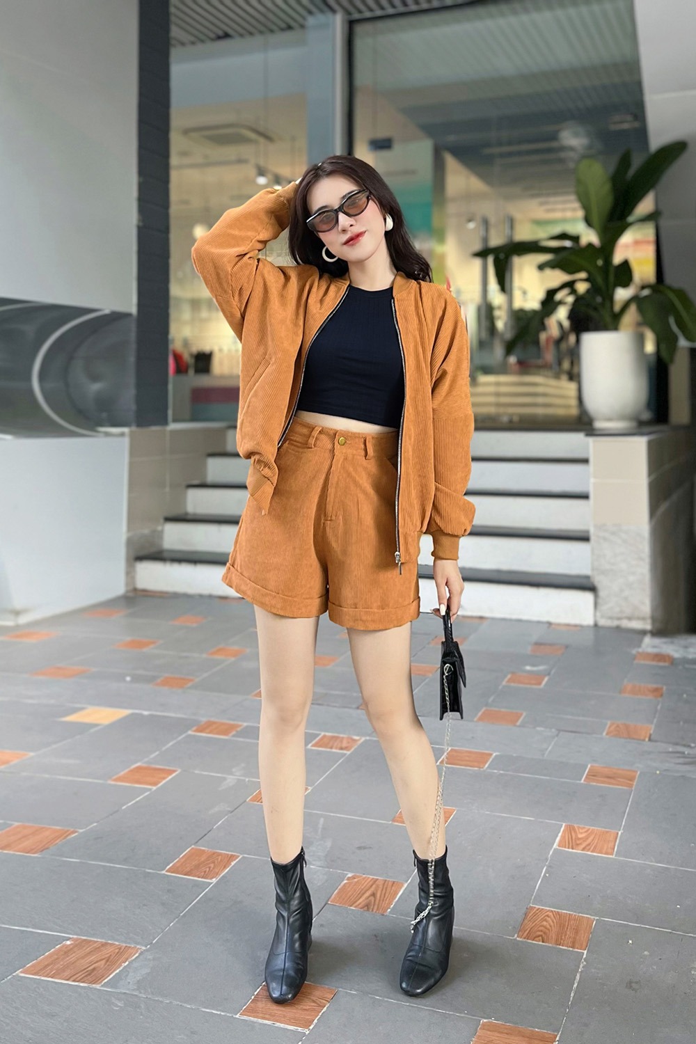 ‘Đầu tư’ cho phong cách của bạn với những mẫu áo khoác đa năng này- Ảnh 4. ‘Đầu tư’ cho phong cách của bạn với những mẫu áo khoác đa năng này- Ảnh 4.