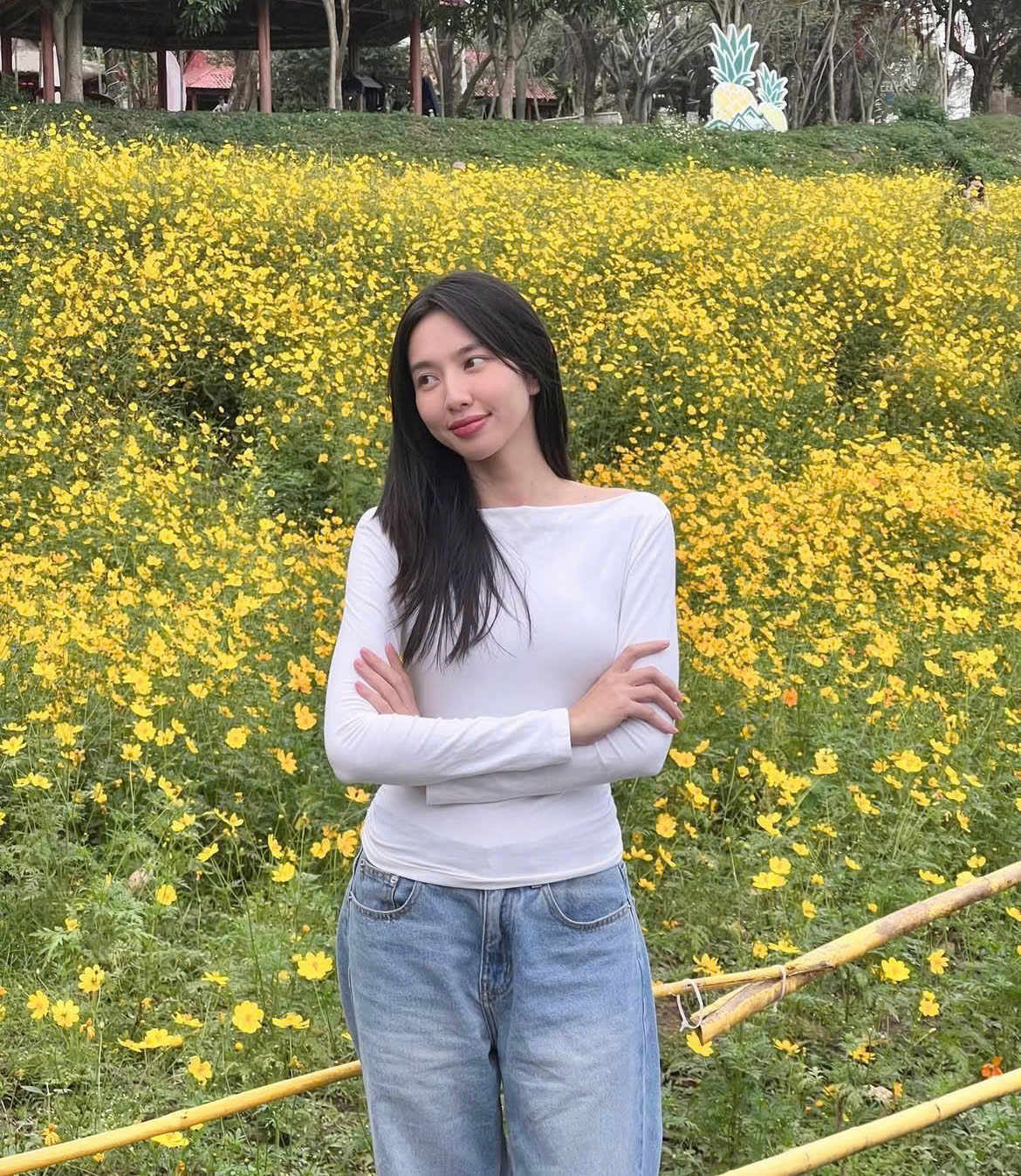 Upgrade je stijl met bekende jeans - Foto 7. Nâng tầm phong cách với chiếc quần jeans quen thuộc- Ảnh 7.