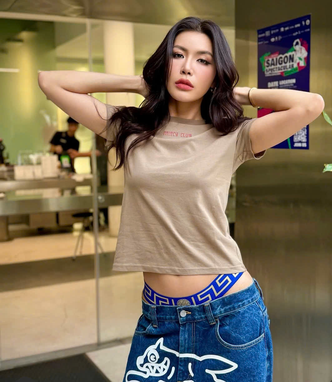 Upgrade je stijl met bekende jeans - Foto 4. Nâng tầm phong cách với chiếc quần jeans quen thuộc- Ảnh 4.