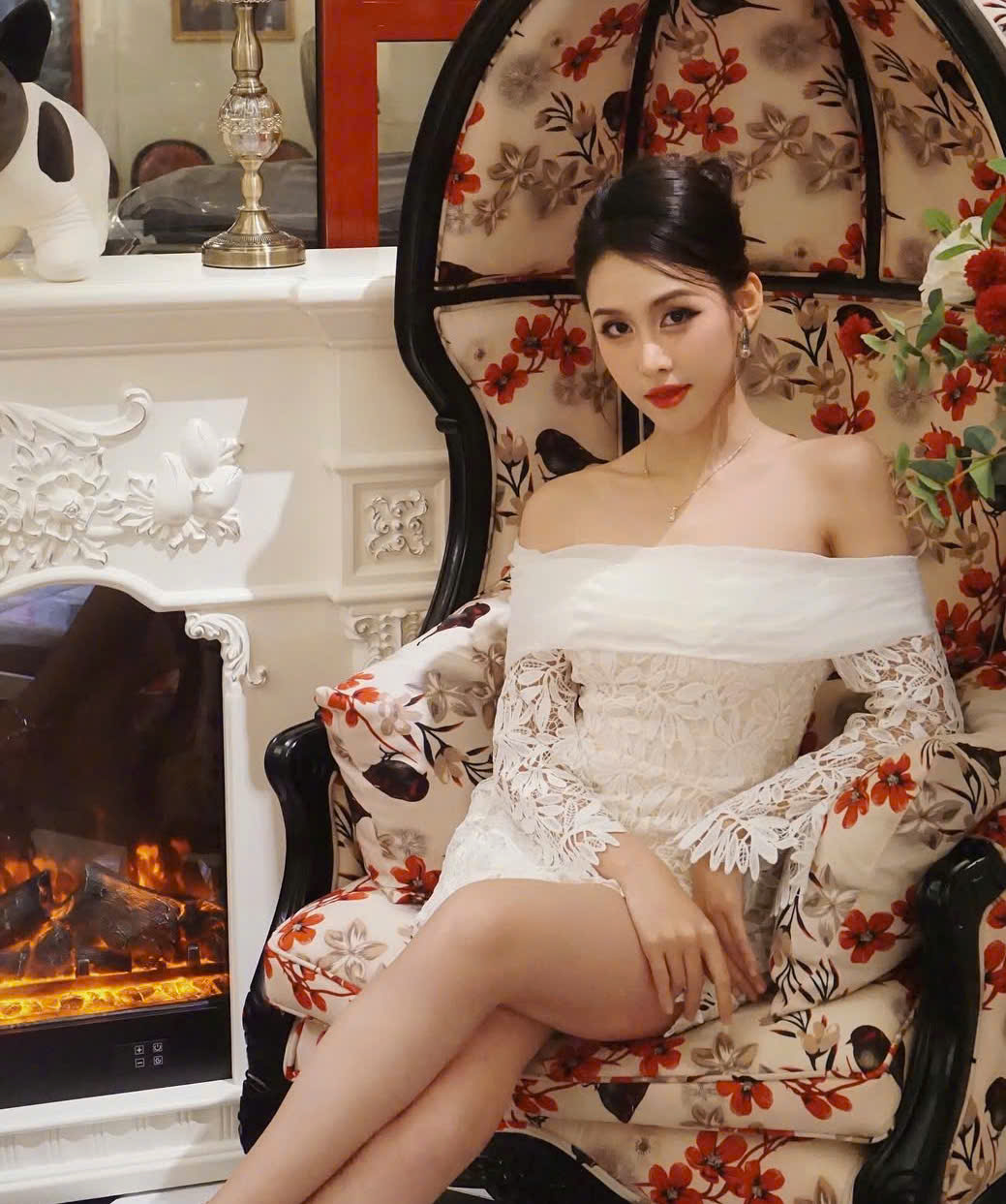 Đơn giản và tinh tế với váy trắng thuần khiết- Ảnh 6. Đơn giản và tinh tế với váy trắng thuần khiết- Ảnh 6.