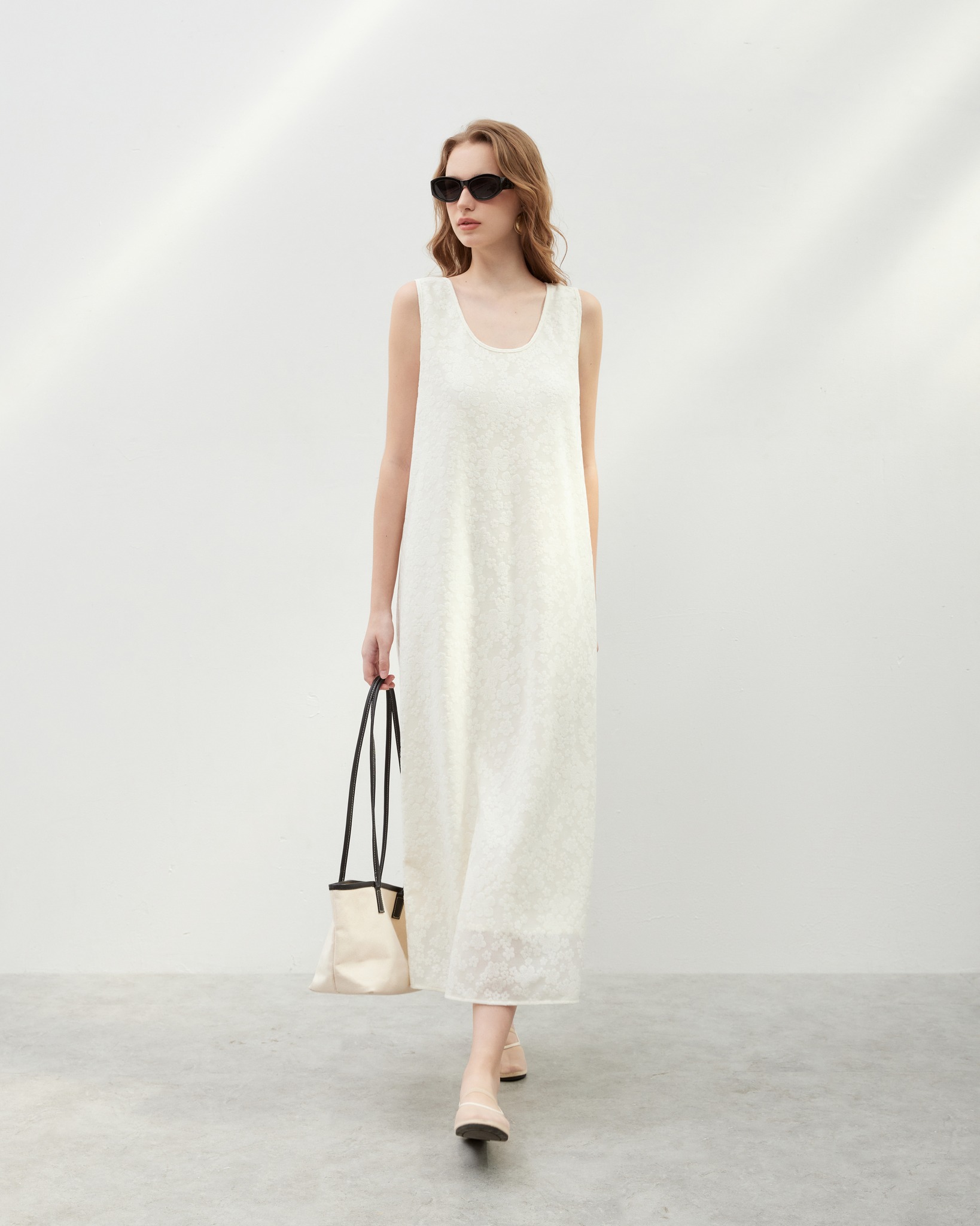 En lös klänning är cool, lätt, bekväm och döljer även figuren bäst - Bild 7. Váy suông mát nhẹ, thoải mái mà còn giấu dáng tốt nhất- Ảnh 7.