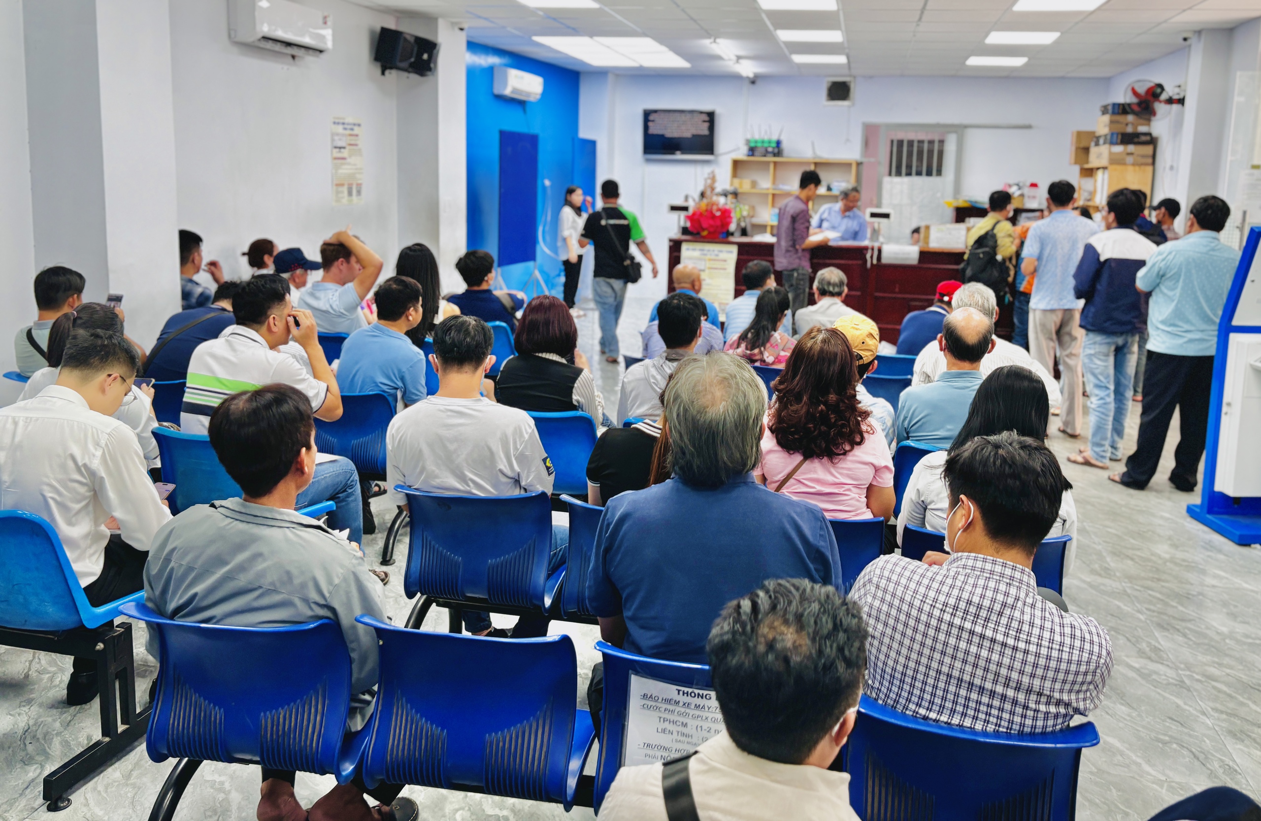 Từ 1.3, người dân đi đổi giấy phép lái xe, đăng ký sát hạch như thế nào?- Ảnh 1. Từ 1.3, người dân đi đổi giấy phép lái xe, đăng ký sát hạch như thế nào?- Ảnh 1.
