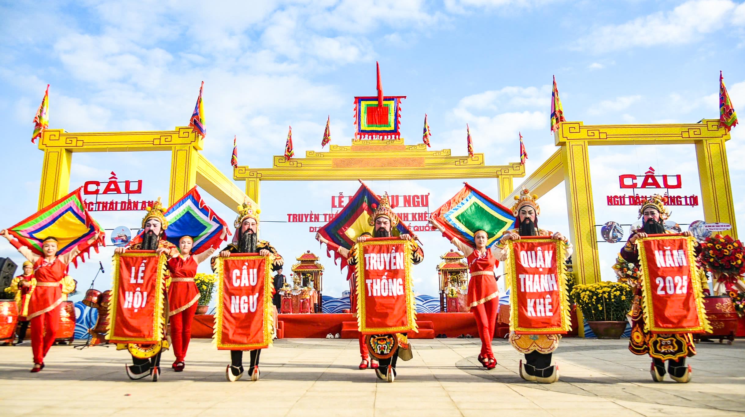 Lễ hội cầu ngư - 'điểm hẹn' khám phá cuộc sống người dân địa phương - Ảnh 10.