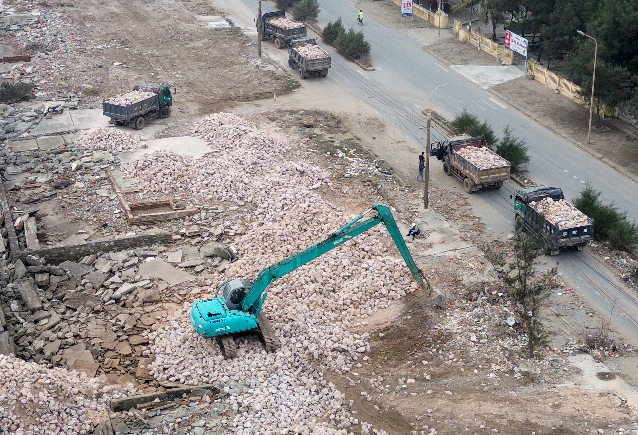 Nam Định th&uacute;c tiến độ, k&egrave; biển Thịnh Long vẫn tan hoang- Ảnh 7.