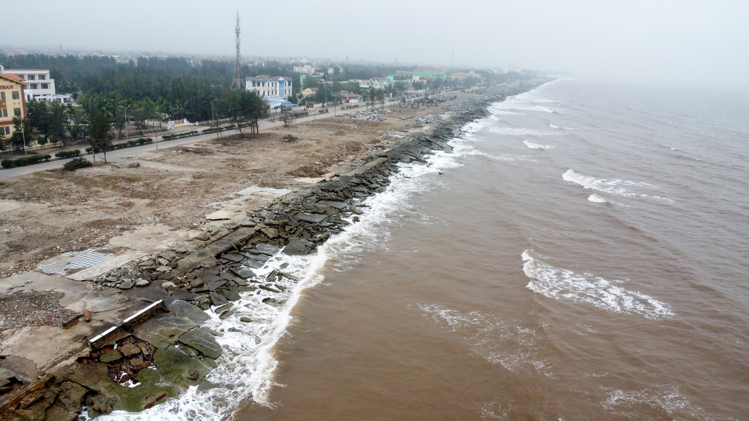 Nam Định th&uacute;c tiến độ, k&egrave; biển Thịnh Long vẫn tan hoang- Ảnh 8.