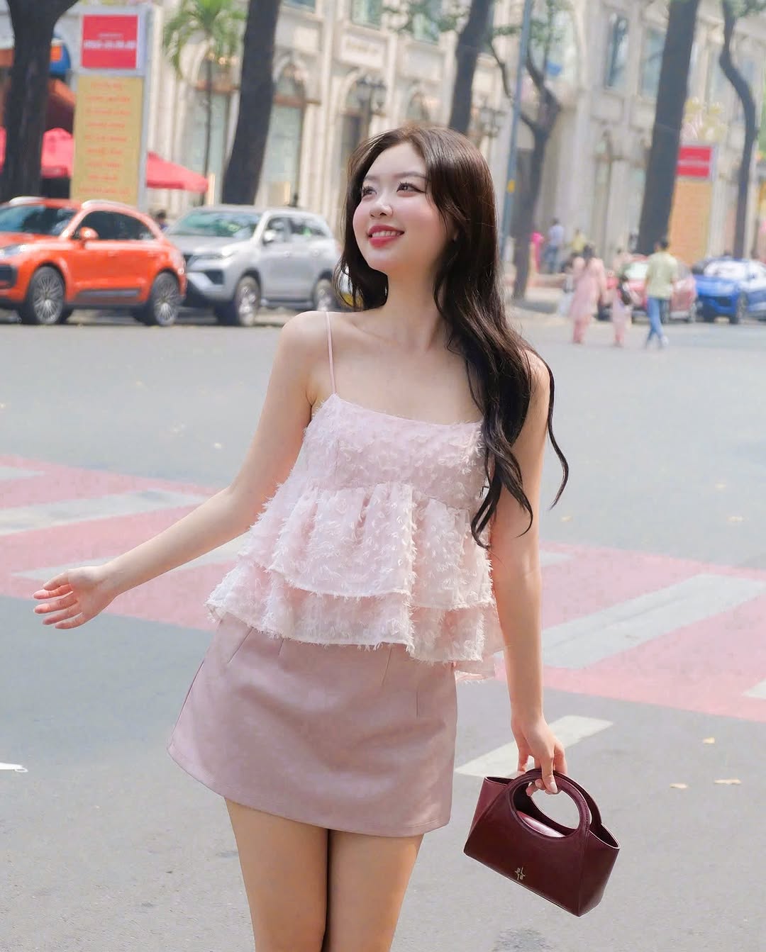 Cómo coordinar minifaldas para lucir juvenil e individual - Foto 7. Cách phối chân váy mini trẻ trung và cá tính- Ảnh 7.