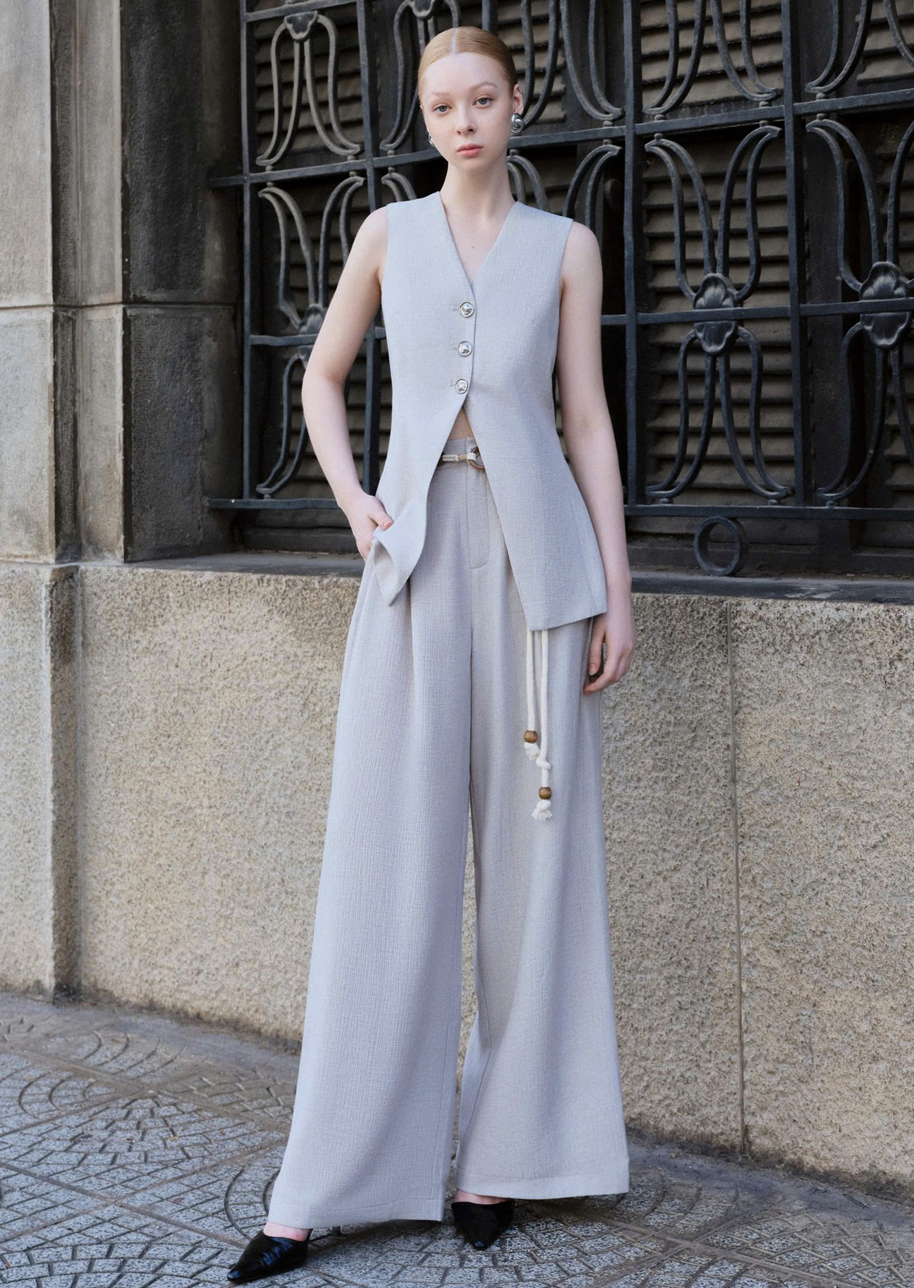 شلوارهای دمپا گشاد، دامنهای بلند و کفشهای پاشنه بلند تضمینی برای هر استایلی هستند - عکس ۱۱. Quần ống rộng, váy dài và giày cao gót là bảo chứng cho mọi phong cách- Ảnh 11.