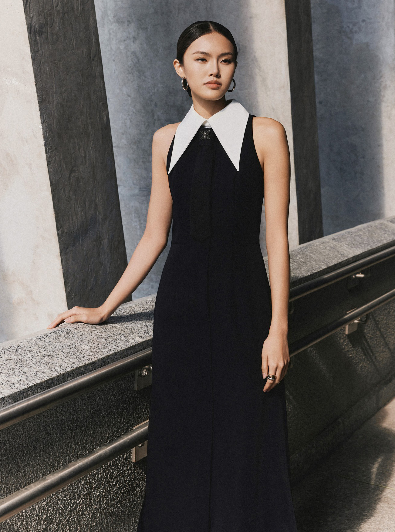 شلوارهای دمپا گشاد، دامنهای بلند و کفشهای پاشنه بلند تضمینی برای هر استایلی هستند - عکس ۱. Quần ống rộng, váy dài và giày cao gót là bảo chứng cho mọi phong cách- Ảnh 1.