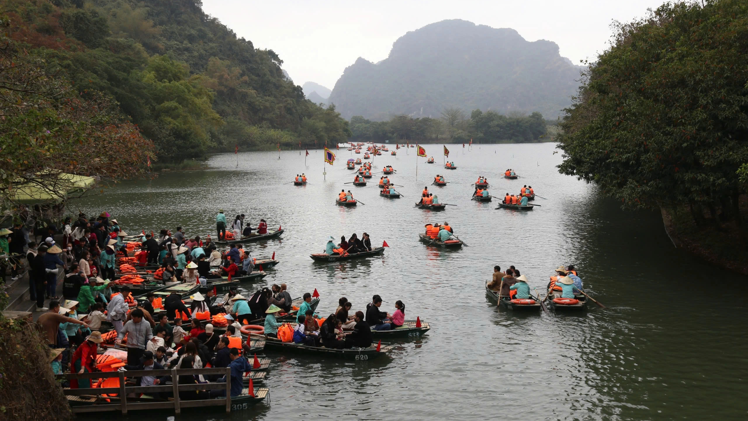 Dịp tết Nguyên đán 2025 du lịch Ninh Bình thu gần 1.000 tỉ- Ảnh 2.
