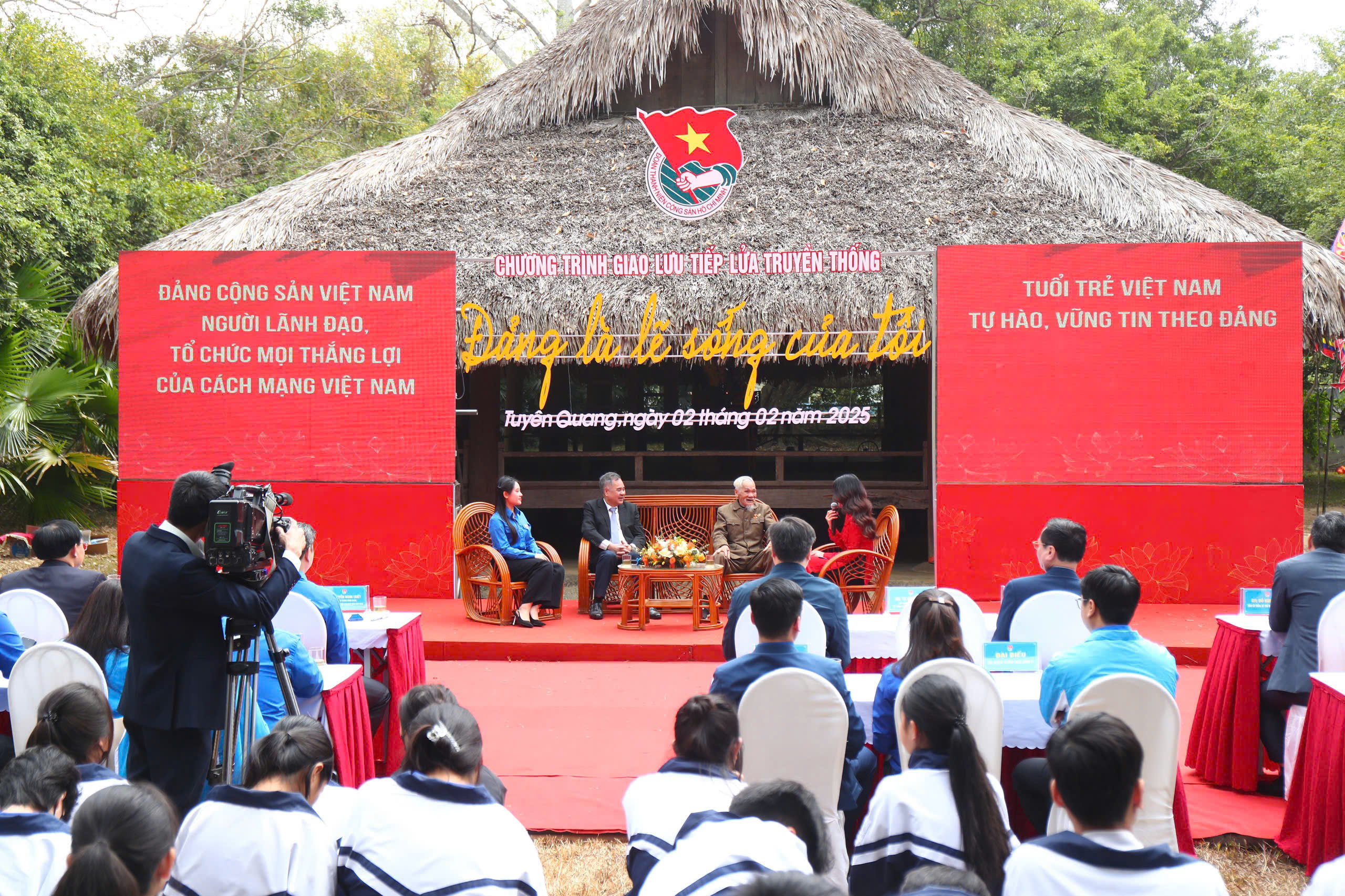 Nhân chứng lịch sử nhắn nhủ thanh niên về niềm tin theo Đảng- Ảnh 3. Nhân chứng lịch sử nhắn nhủ thanh niên về niềm tin theo Đảng- Ảnh 3.