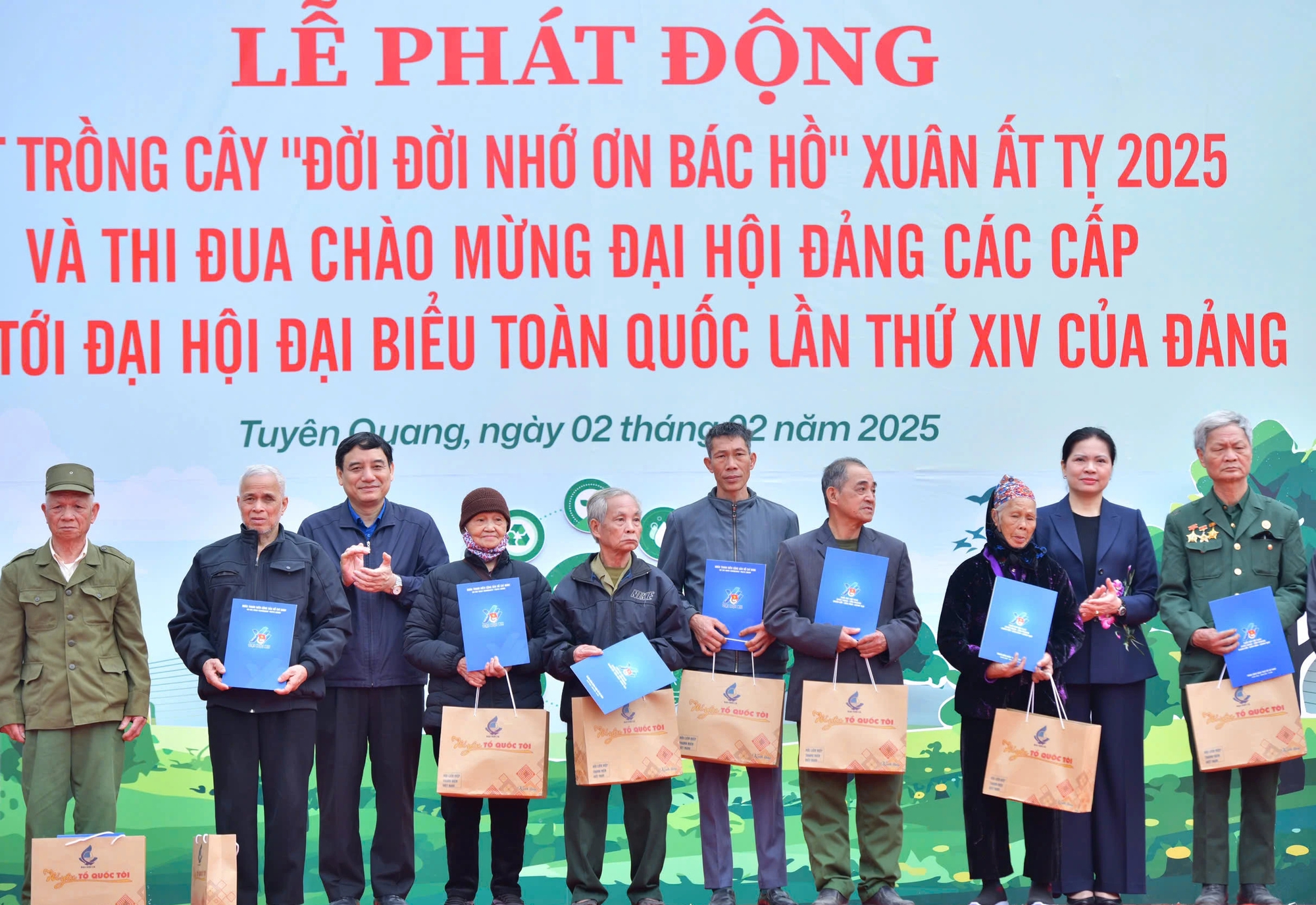 Phát động Tết trồng cây và thi đua chào mừng Đại hội Đảng- Ảnh 4. Phát động Tết trồng cây và thi đua chào mừng Đại hội Đảng- Ảnh 4.