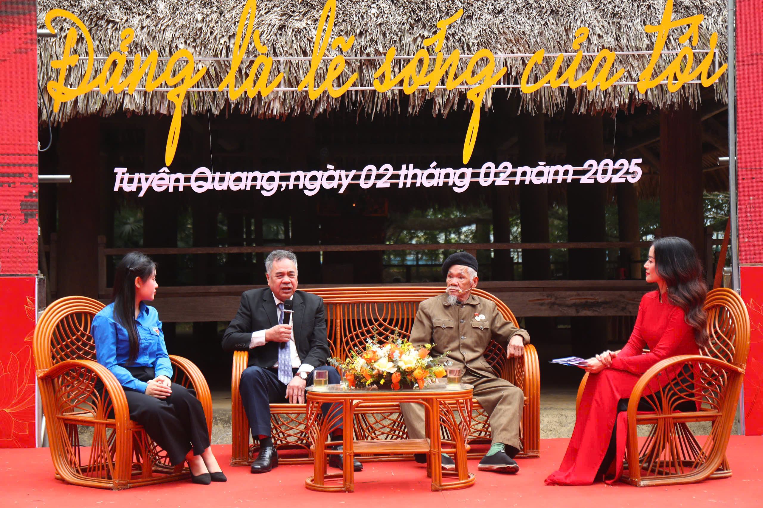 Nhân chứng lịch sử nhắn nhủ thanh niên về niềm tin theo Đảng- Ảnh 4. Nhân chứng lịch sử nhắn nhủ thanh niên về niềm tin theo Đảng- Ảnh 4.
