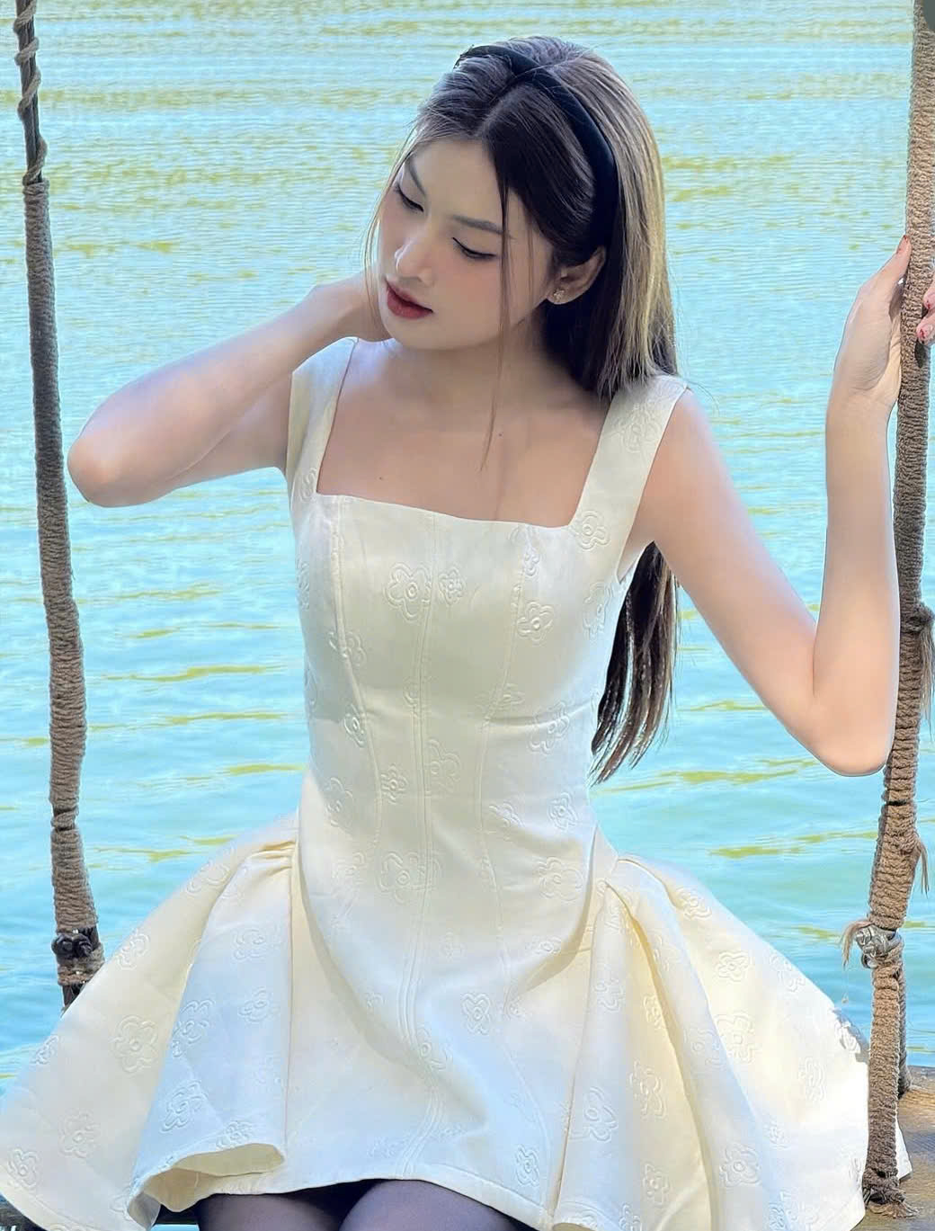 El vestido de dos tirantes es un asistente para ayudarla a lucir su figura al máximo - Foto 5. Váy trơn hai dây là trợ thủ cho nàng tôn dáng tối đa- Ảnh 5.