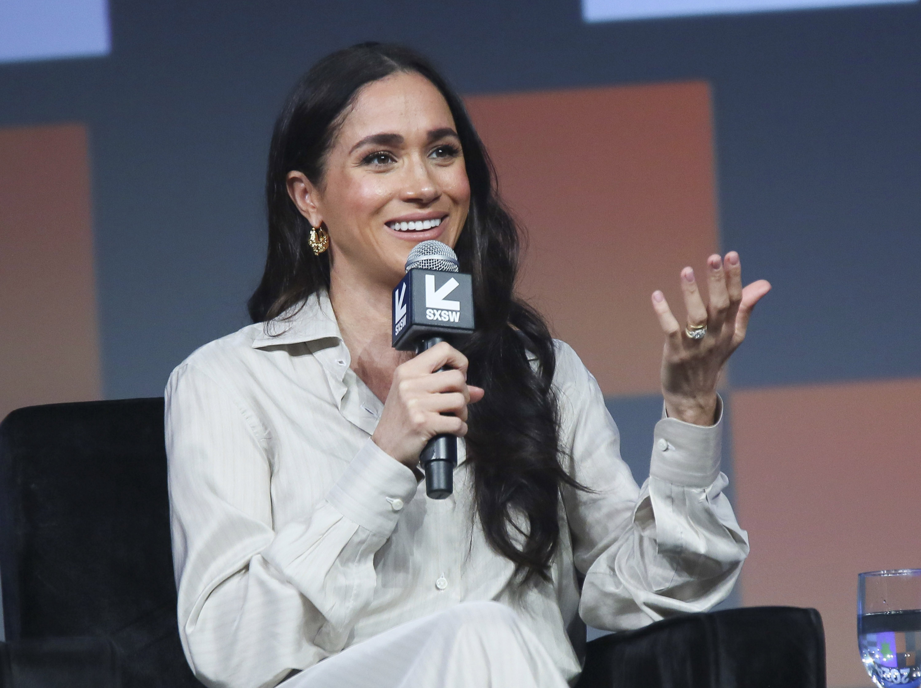 Meghan Markle bị phản ứng dữ dội vì 'đánh cắp' thương hiệu quần áo