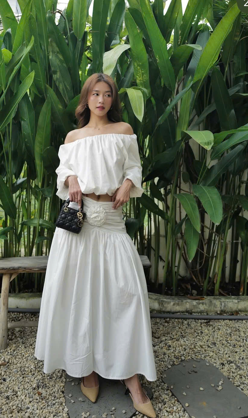 دامن راسته طرحدار، یک لباس برجسته و ضروری برای او تا اندامش را به نمایش بگذارد - عکس ۱. Chân váy suông cách điệu, điểm nhấn không thể thiếu cho nàng tôn dáng- Ảnh 1.