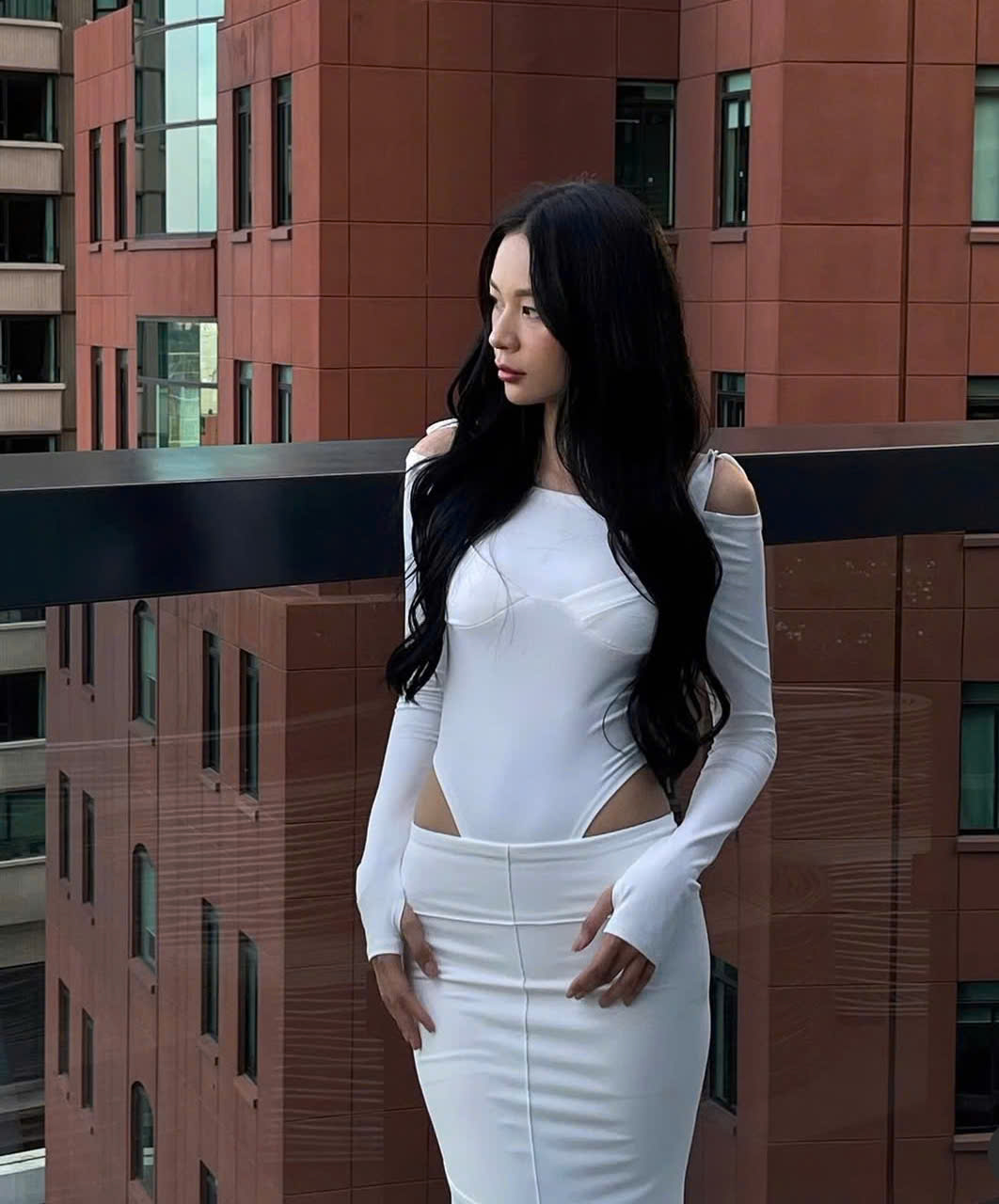 دامن راسته طرحدار، یک لباس برجسته و ضروری برای او تا اندامش را به نمایش بگذارد - عکس ۸. Chân váy suông cách điệu, điểm nhấn không thể thiếu cho nàng tôn dáng- Ảnh 8.