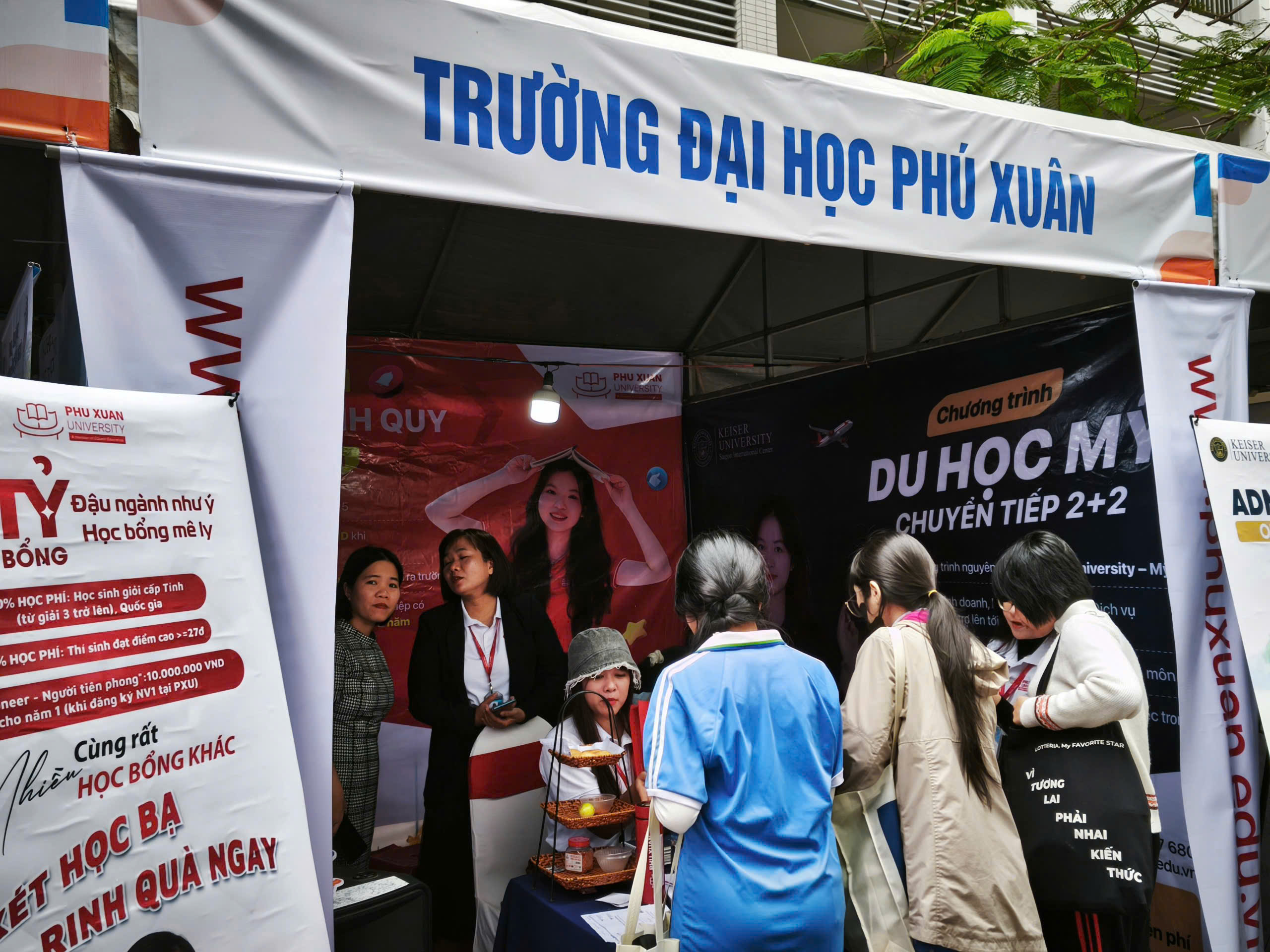 Đà Nẵng: Học sinh thích thú khám phá gian hàng tư vấn mùa thi năm 2025- Ảnh 13.