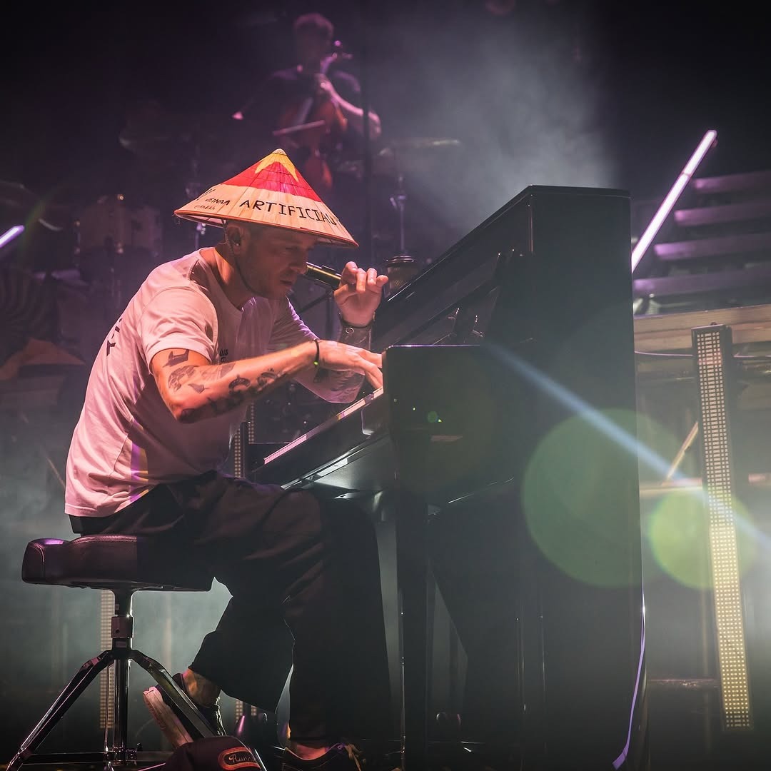 Show diễn của sao quốc tế thành bại khó lường- Ảnh 2. Show diễn của sao quốc tế thành bại khó lường- Ảnh 2.