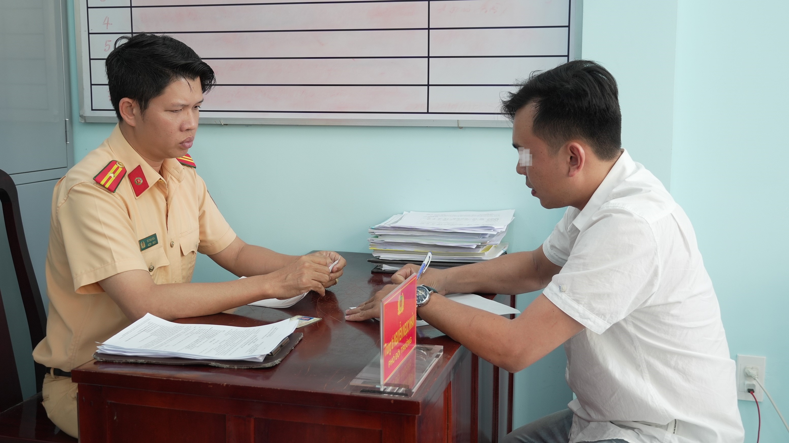 Tiền Giang: Xử phạt tài xế xe khách nhà xe Tân Lập Thành vượt ẩu- Ảnh 1. Tiền Giang: Xử phạt tài xế xe khách nhà xe Tân Lập Thành vượt ẩu- Ảnh 1.